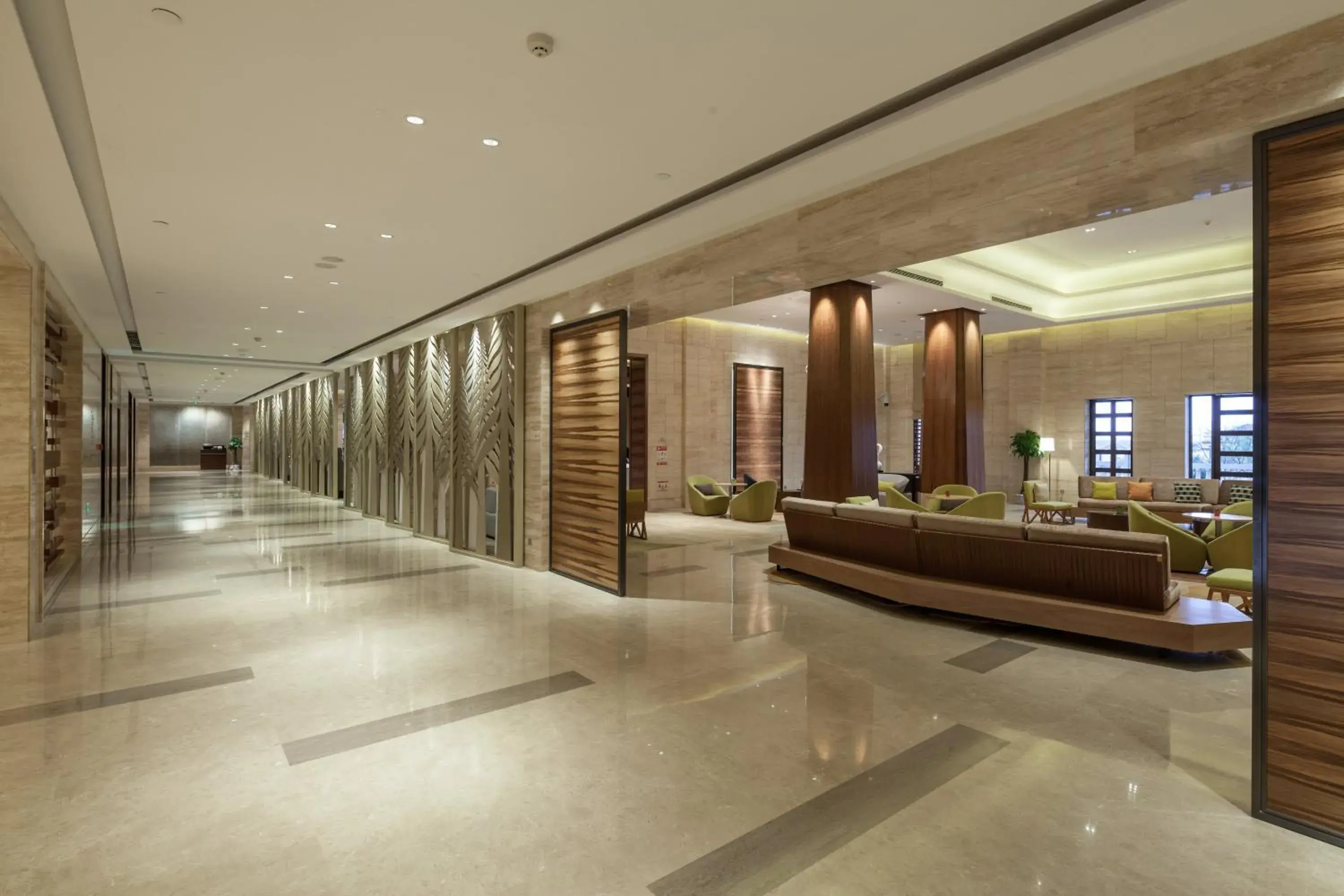 Lobby or reception, Lobby/Reception in Holiday Inn Qingdao Expo, an IHG Hotel