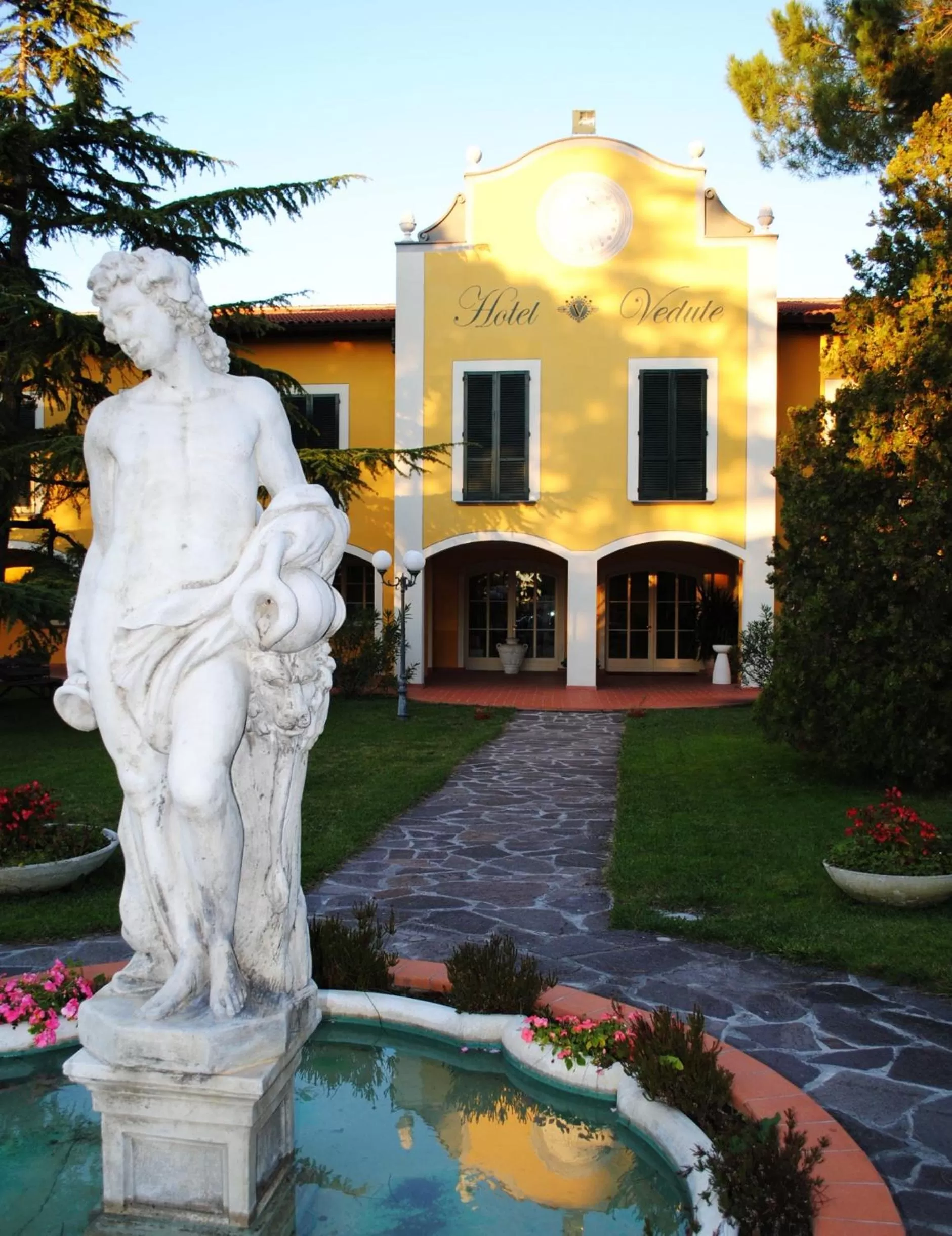 Facade/entrance, Property Building in Hotel Vedute