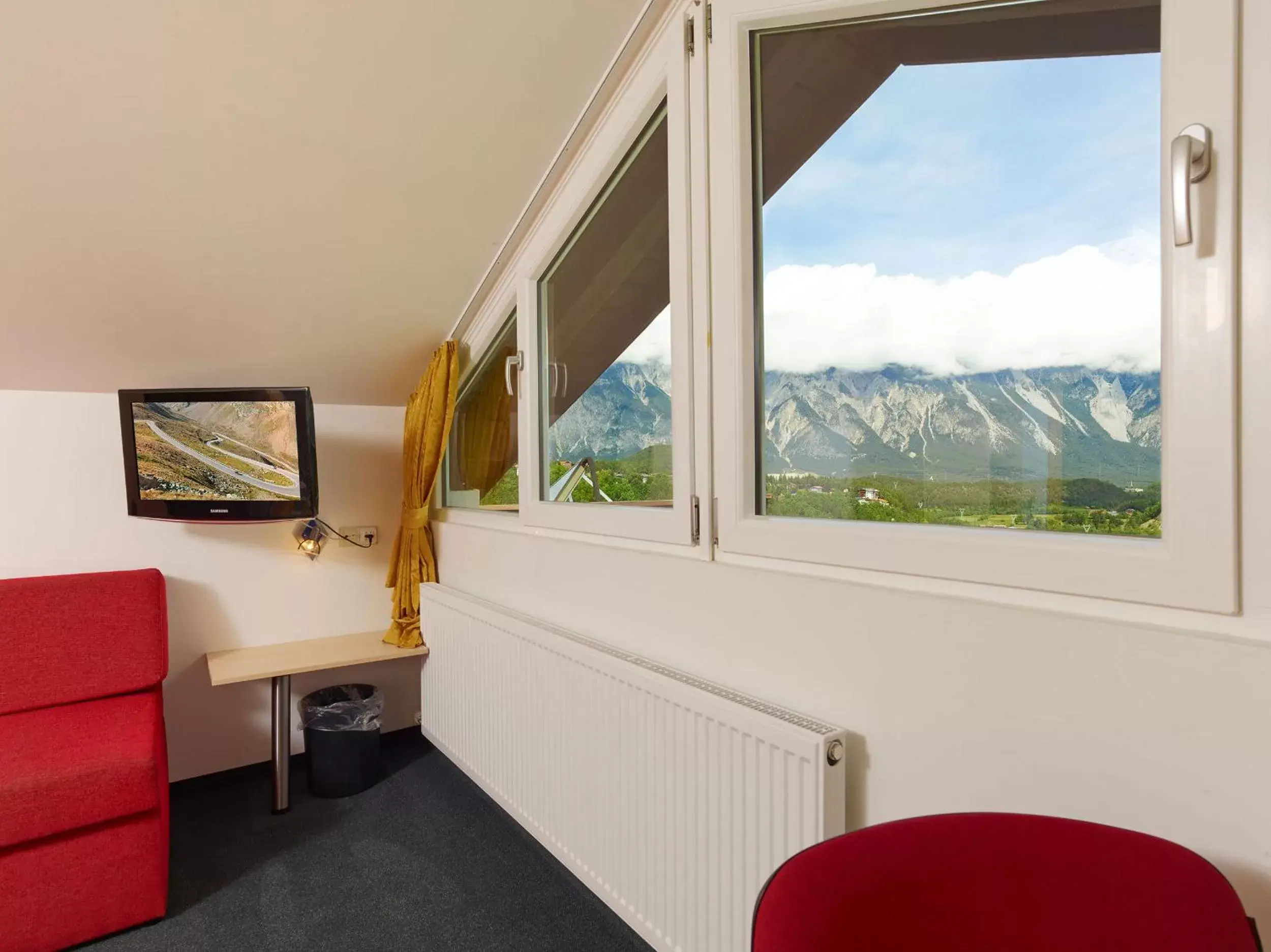 Mountain view, TV/Entertainment Center in Gasthof Hotel Post