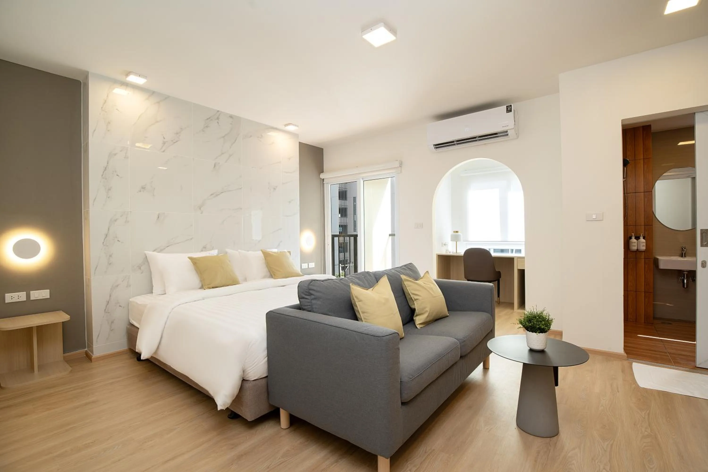 Photo of the whole room, Bed in Diya Hotel Bangkok