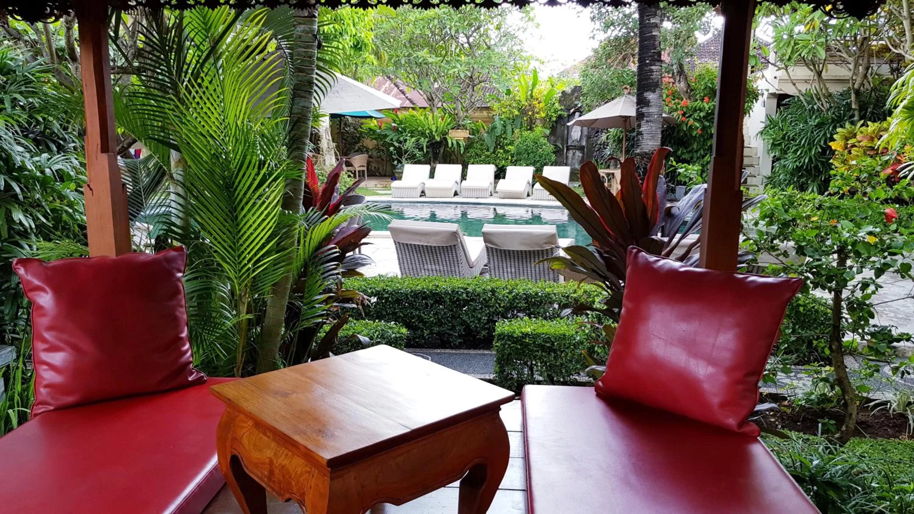 Swimming pool in Kusnadi Hotel