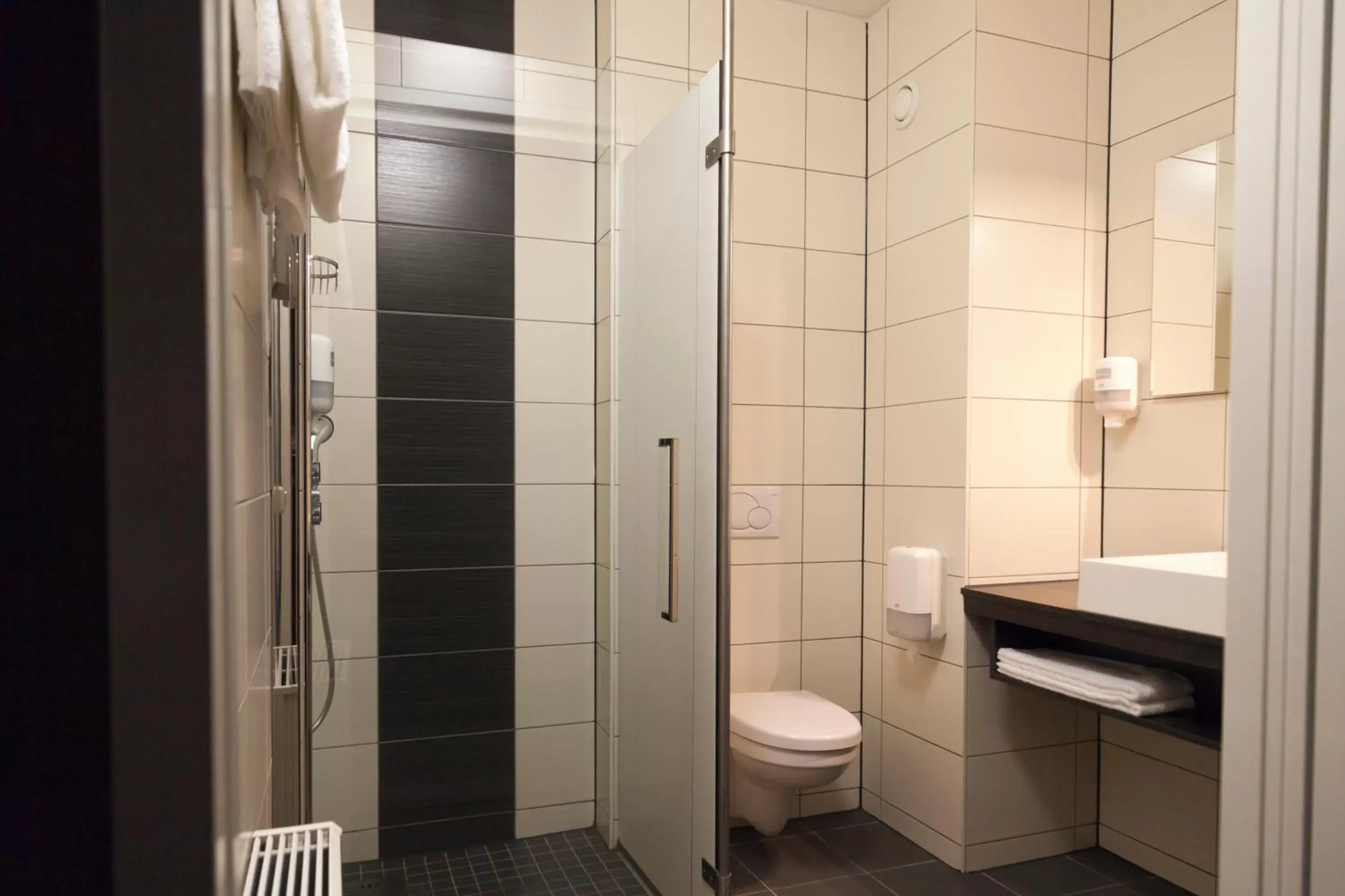Shower in Hotel de Naaldhof