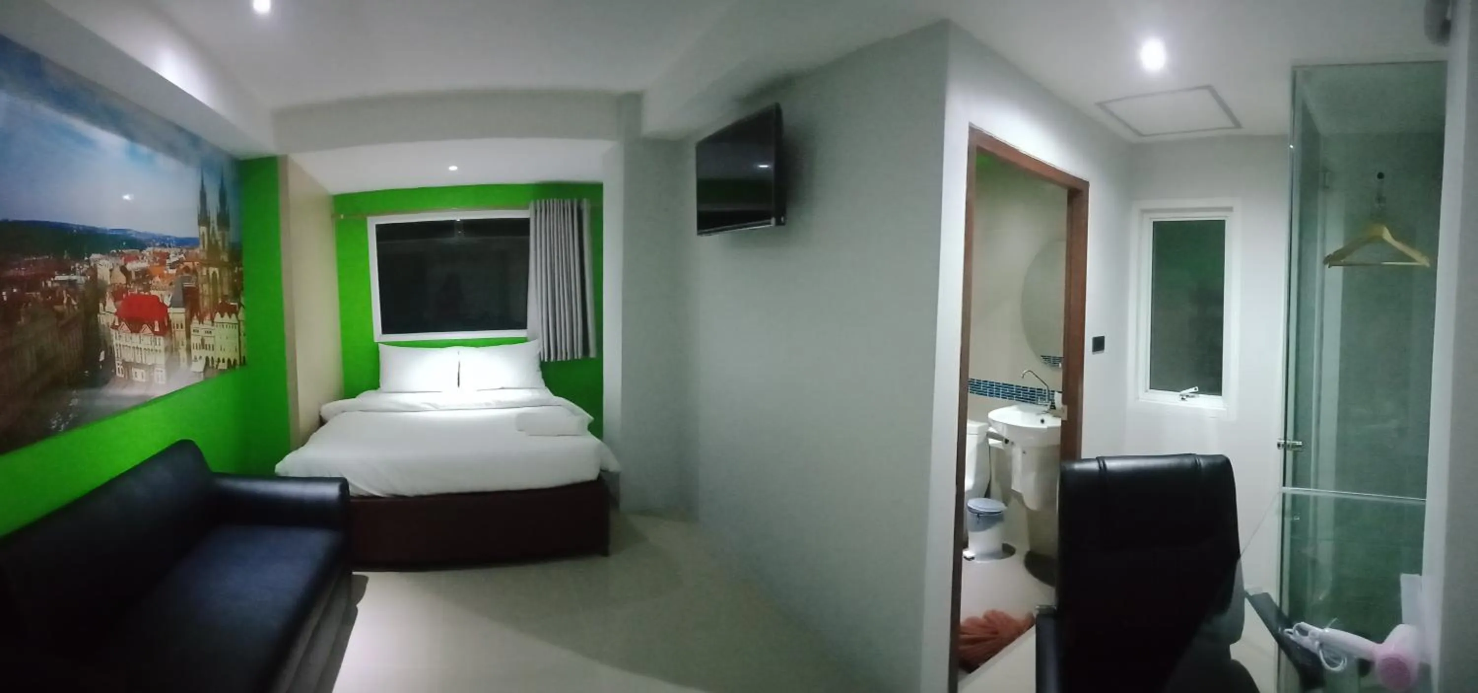 Photo of the whole room, Bed in Blue Orchids Hotel