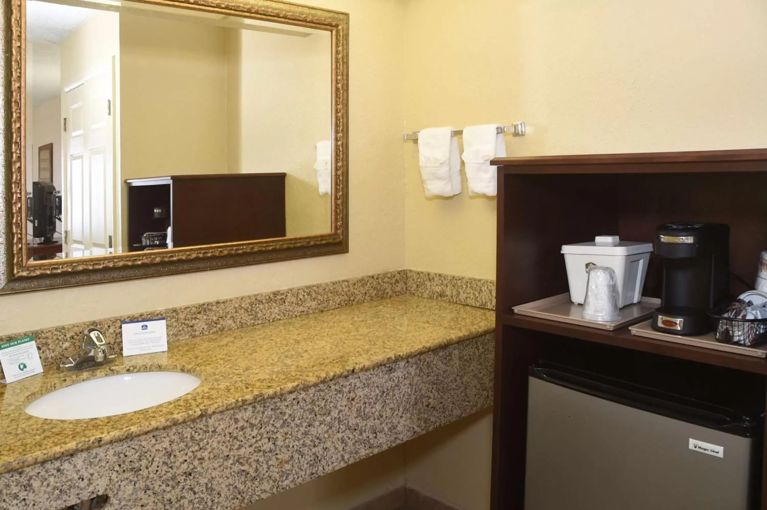 Photo of the whole room in Best Western Orlando East Inn & Suites