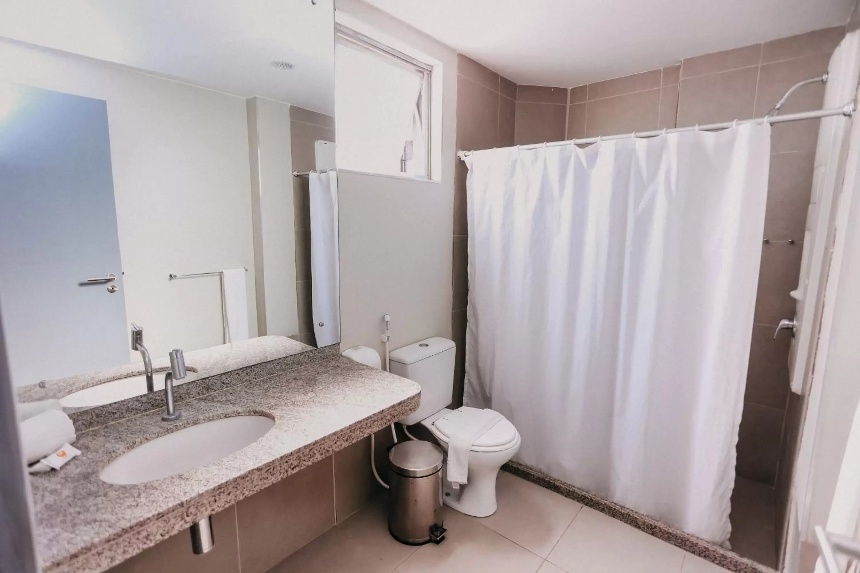 Bathroom in Pajuçara Hotel Express