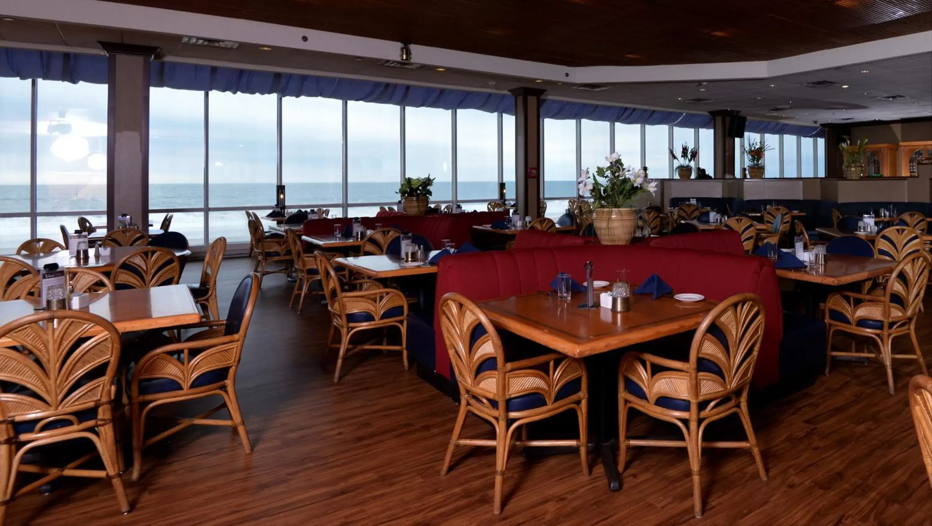 Restaurant/Places to Eat in Ashore Resort & Beach Club