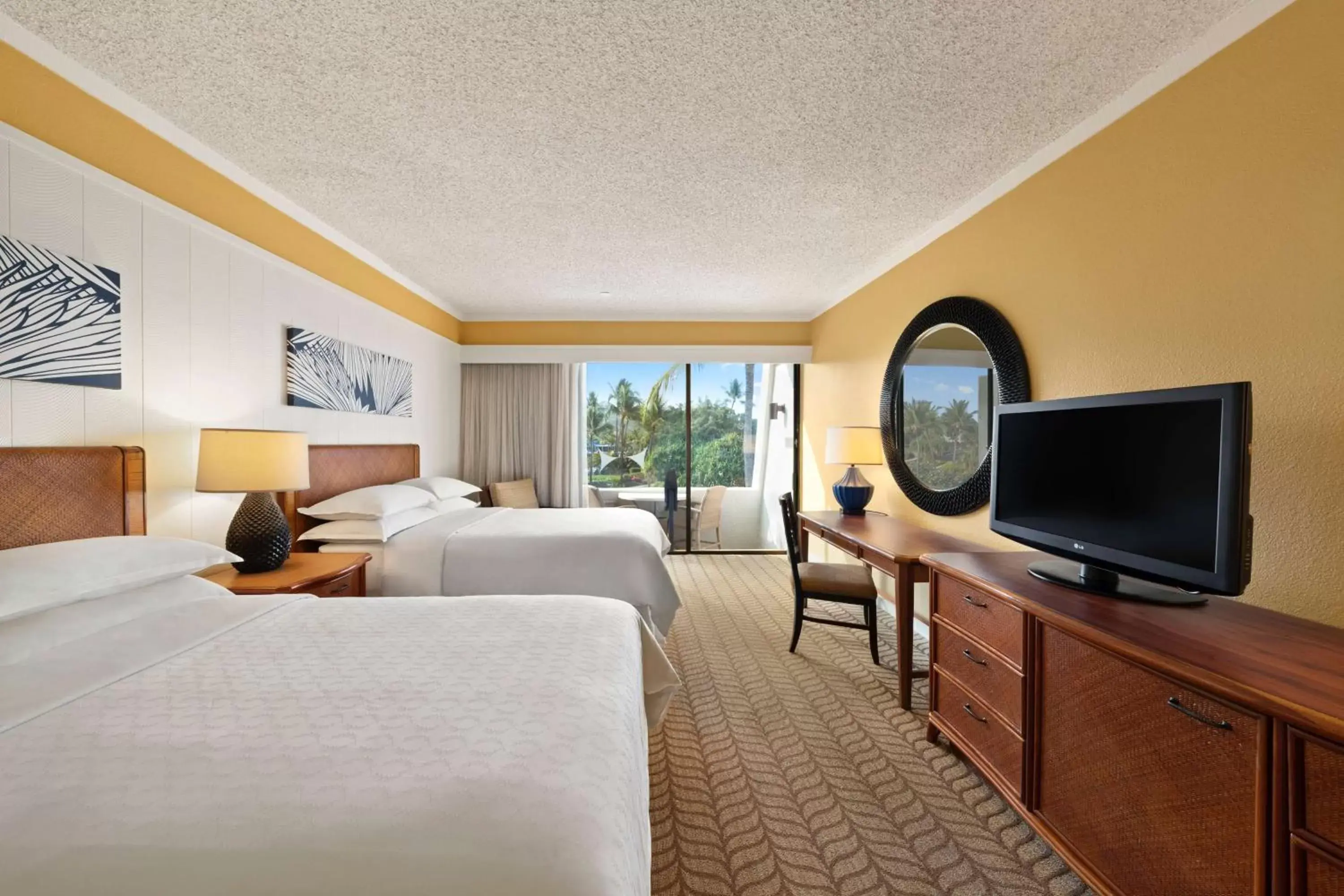 Bedroom, TV/Entertainment Center in Outrigger Kona Resort and Spa