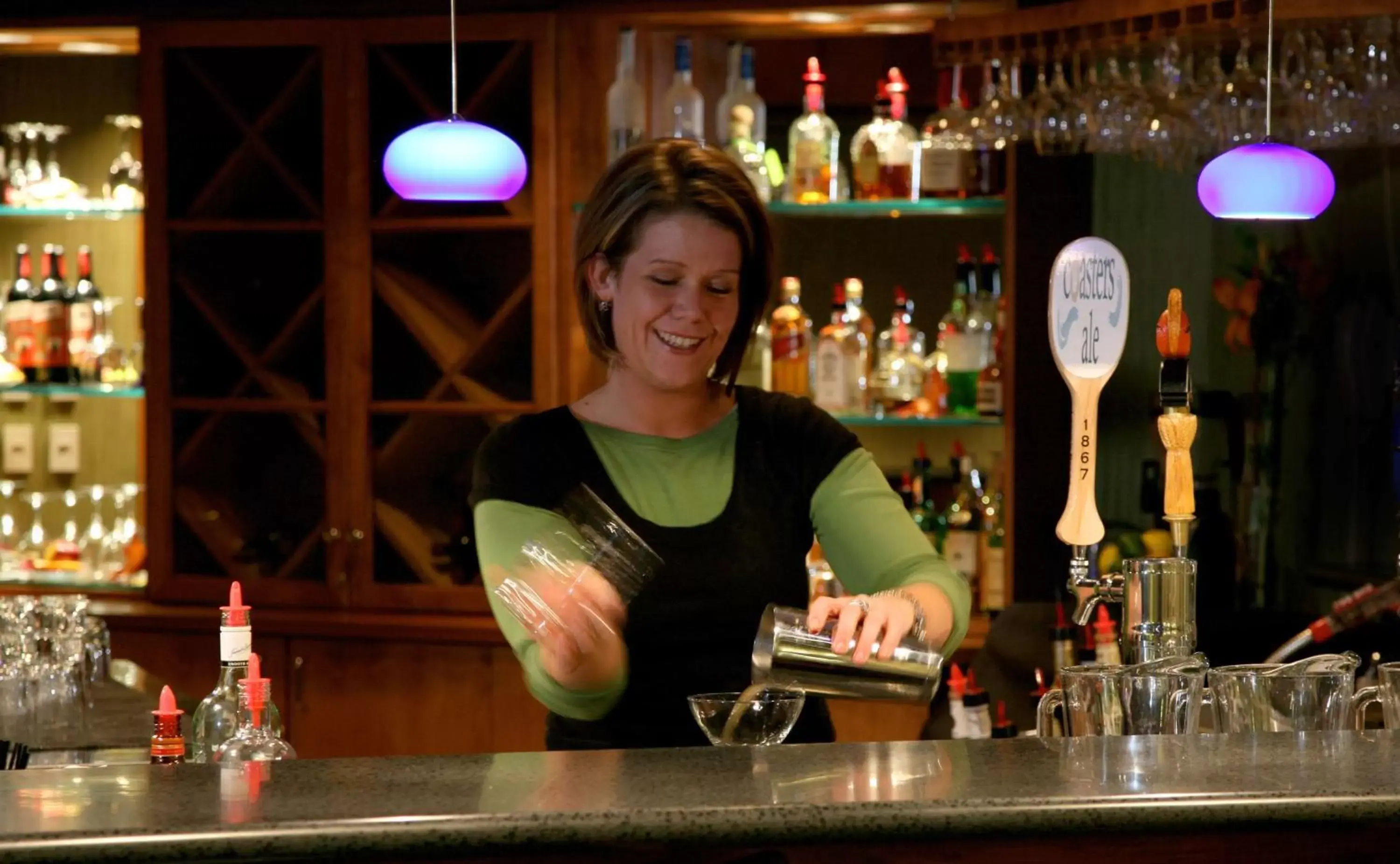 Lounge or bar in DoubleTree by Hilton Holland Lounge or bar in DoubleTree by Hilton Holland