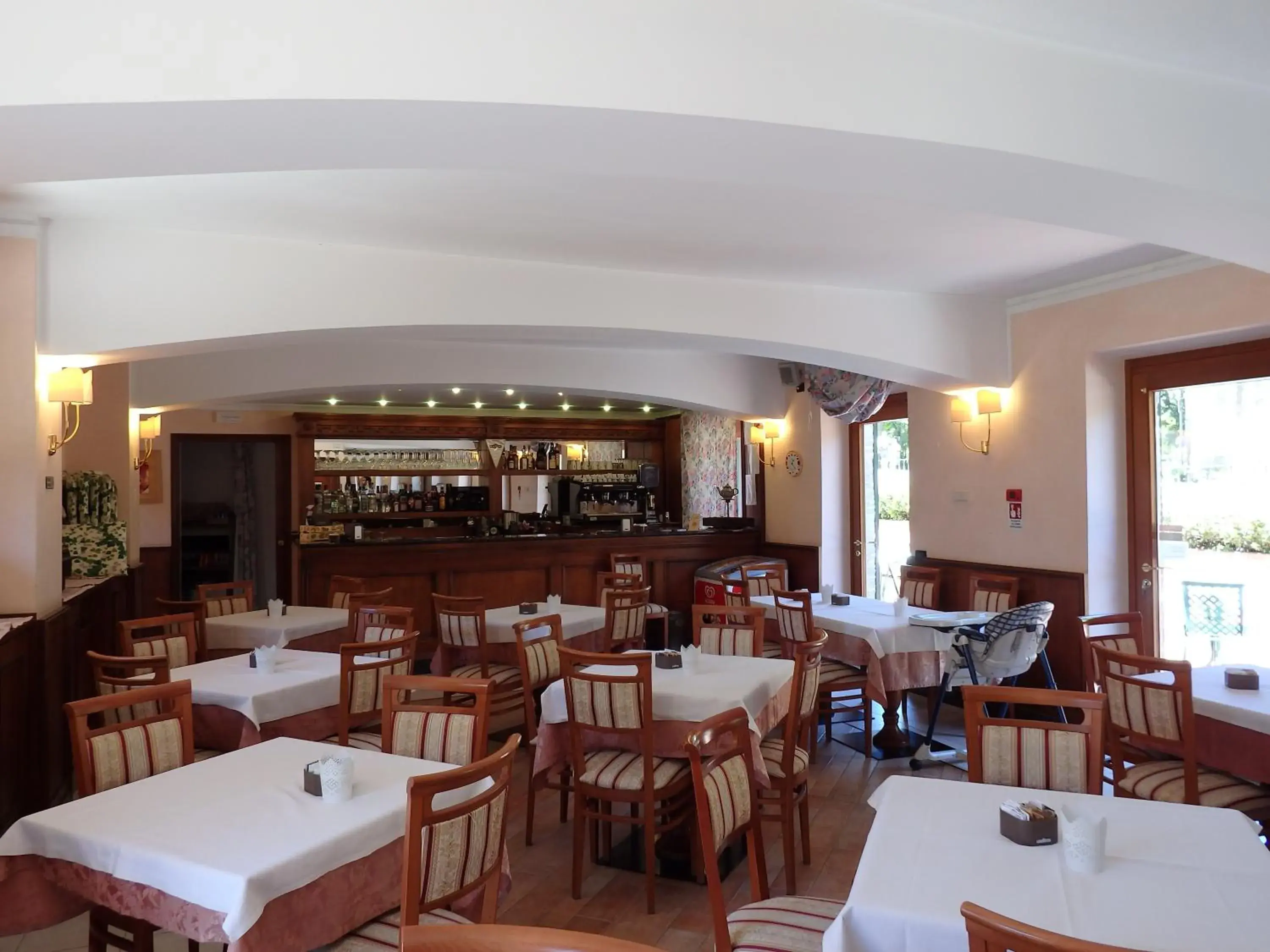 Lounge or bar, Restaurant/Places to Eat in Hotel Meridiana