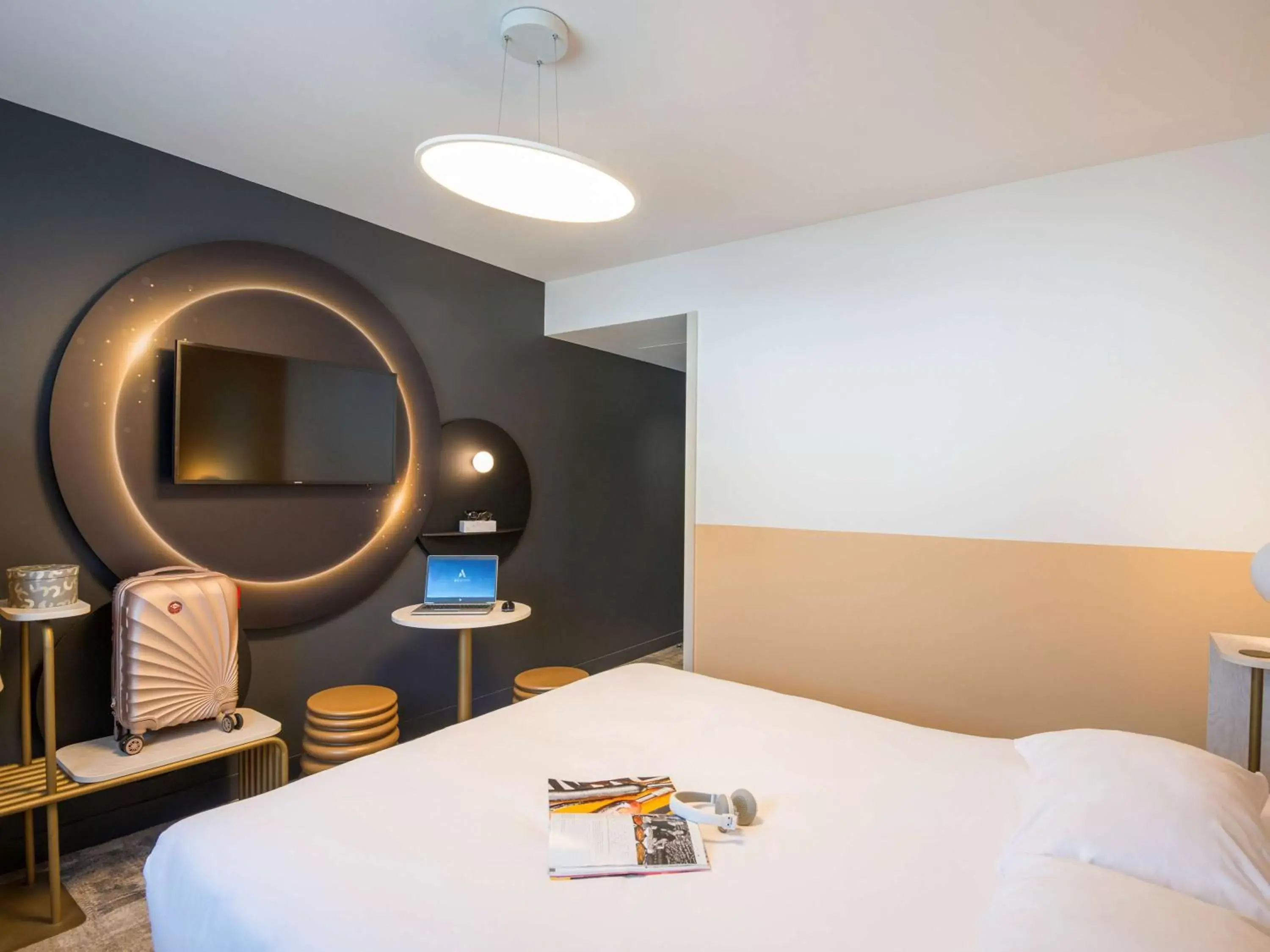 Photo of the whole room, Bed in ibis Styles Pertuis Portes du Luberon