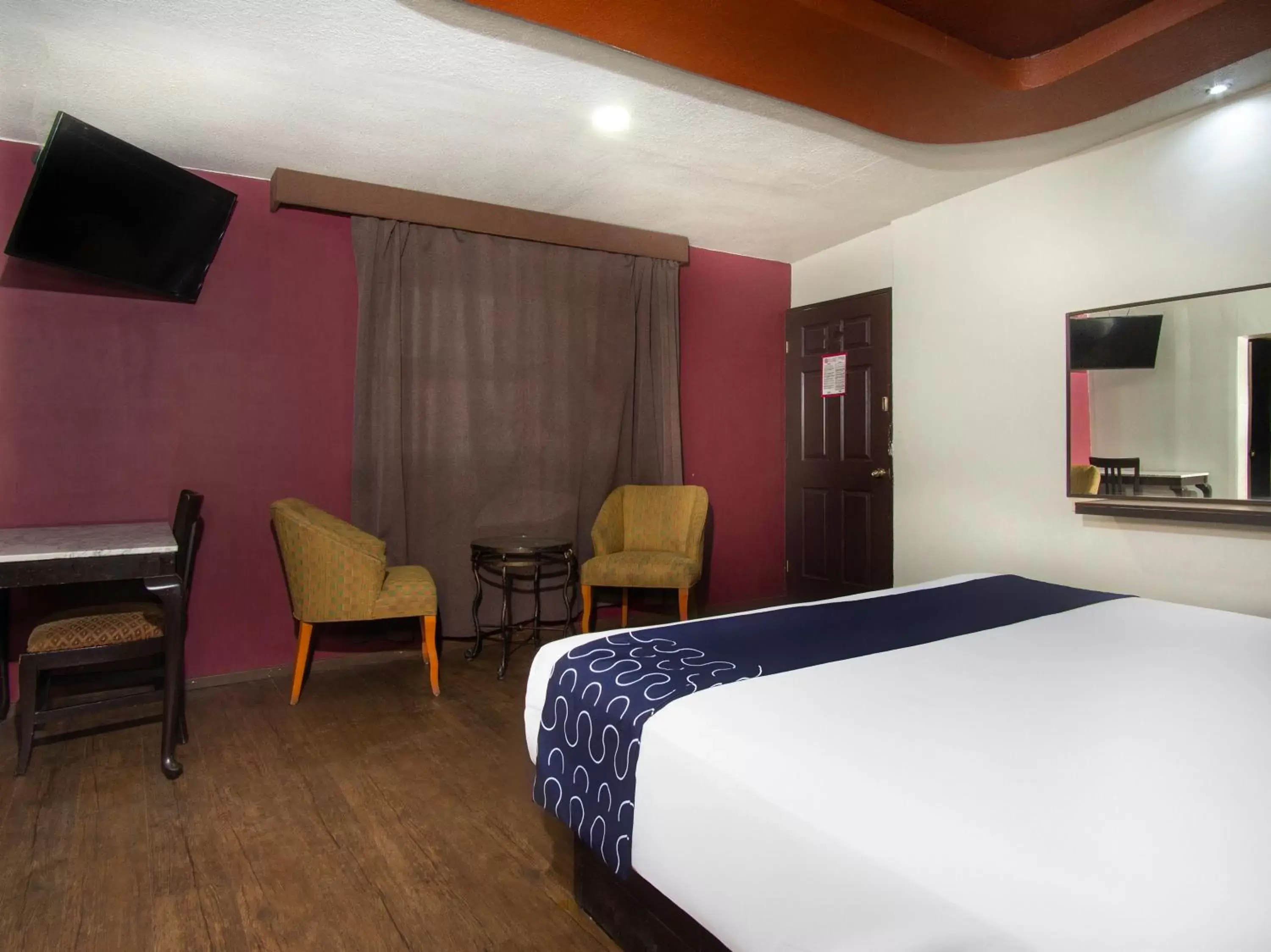 Seating area, Bed in CAPITAL O Hotel Rose, Ensenada