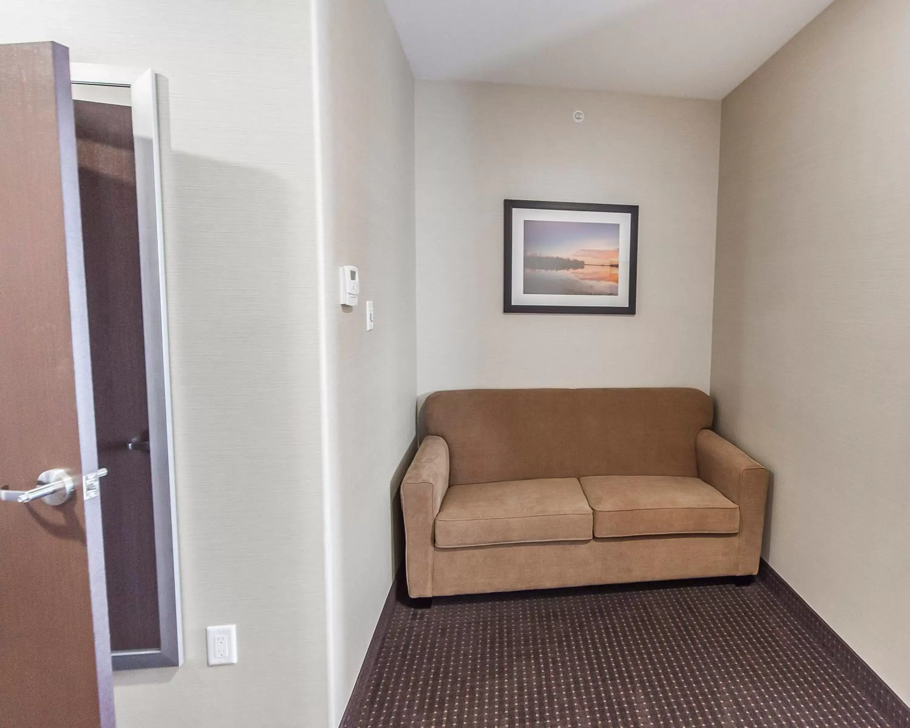 Bed, Seating Area in Comfort Inn & Suites Bonnyville