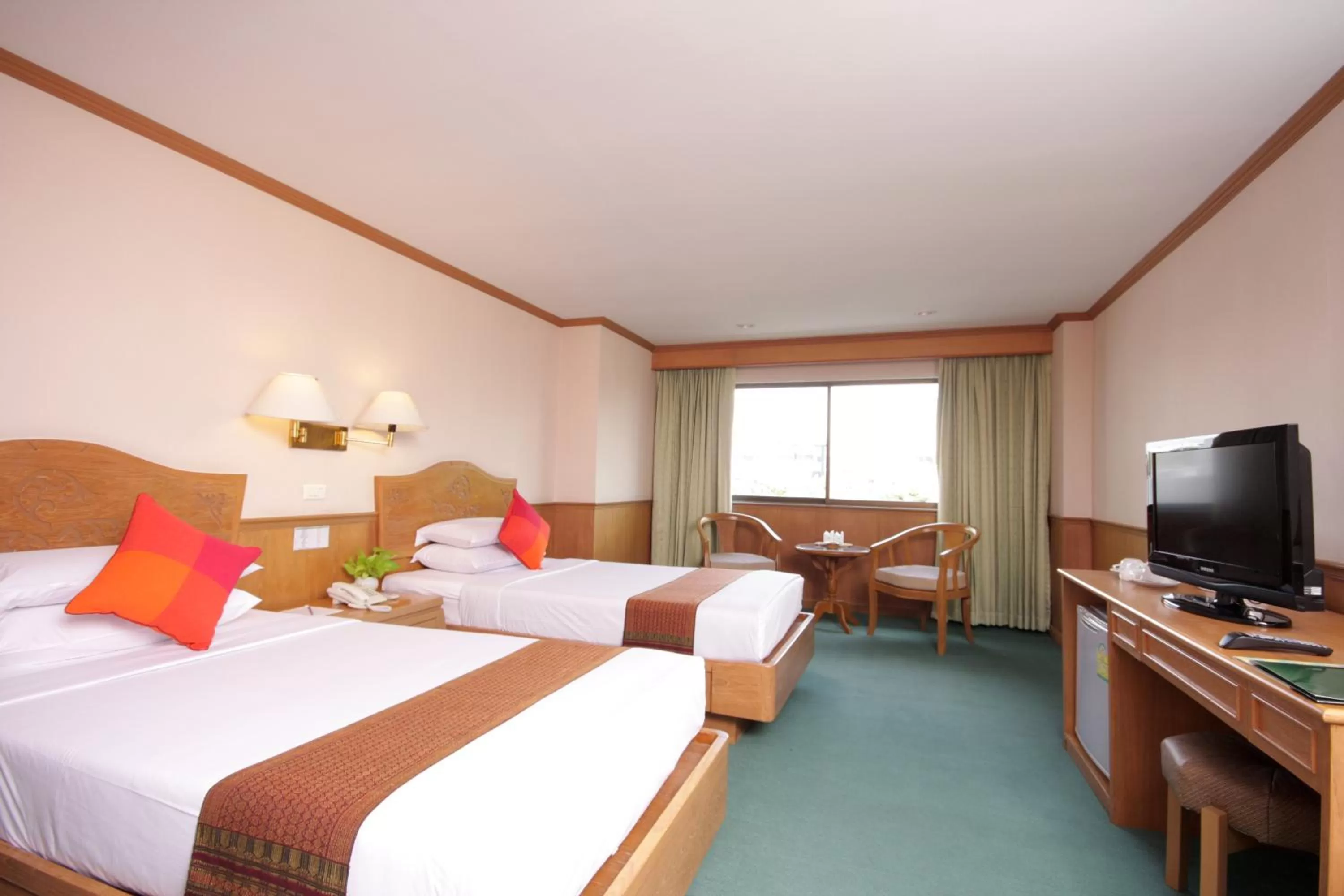 Economy Twin Room - Smoking in MIDO Hotel