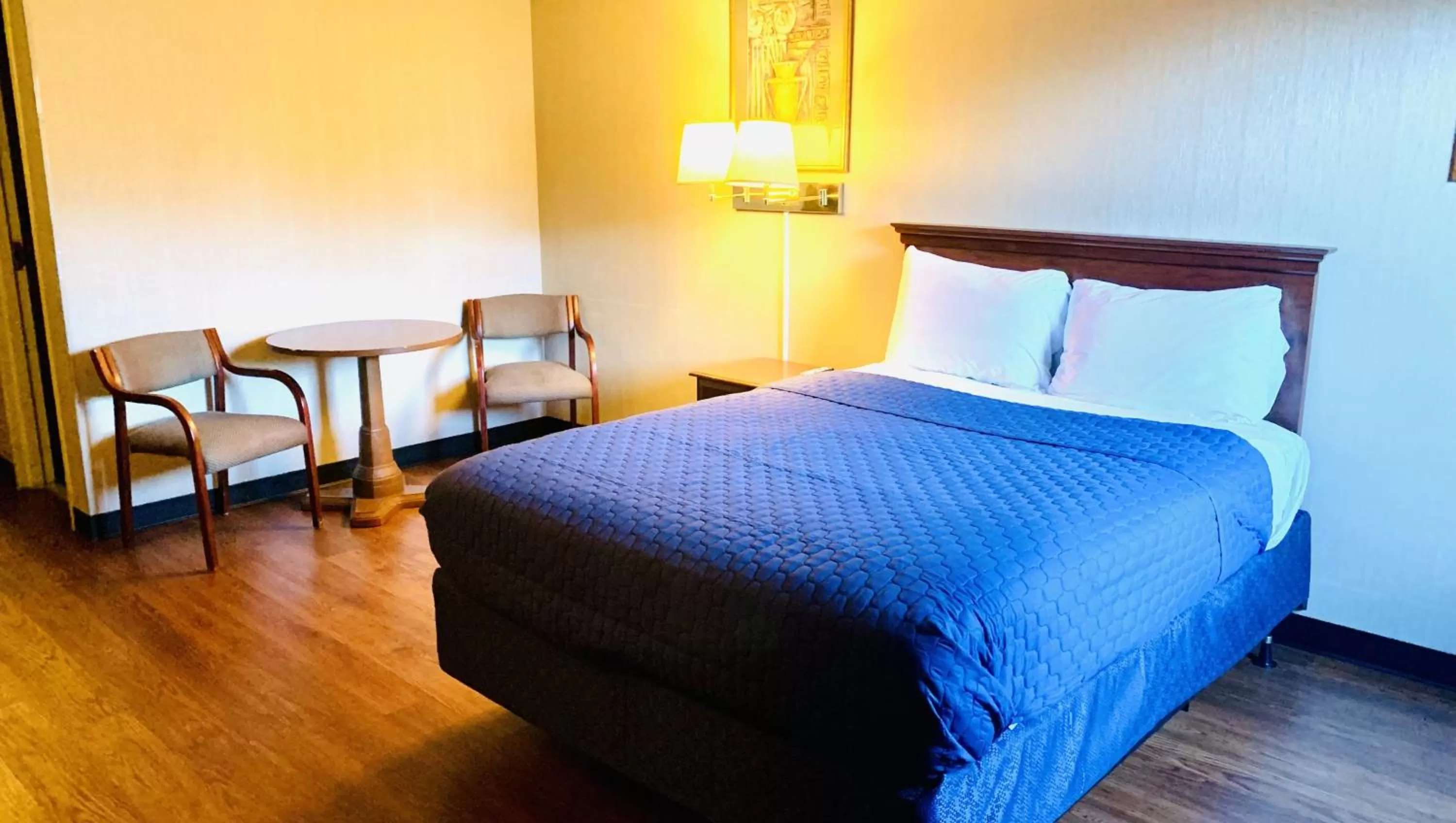 Bedroom, Bed in Magnuson Grand Harrisburg