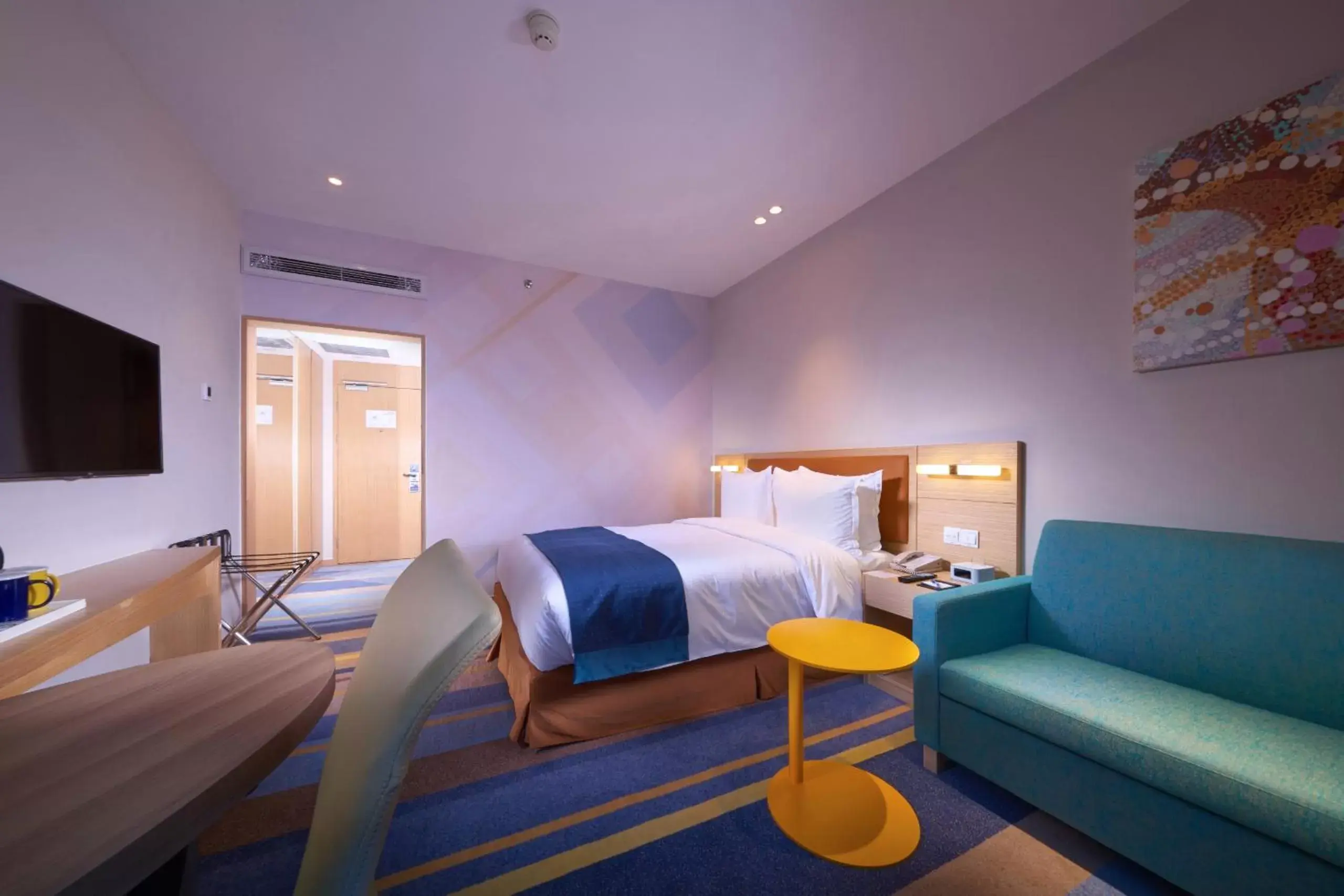 Bedroom, Room Photo in Holiday Inn Express Shanghai Zhenping, an IHG Hotel
