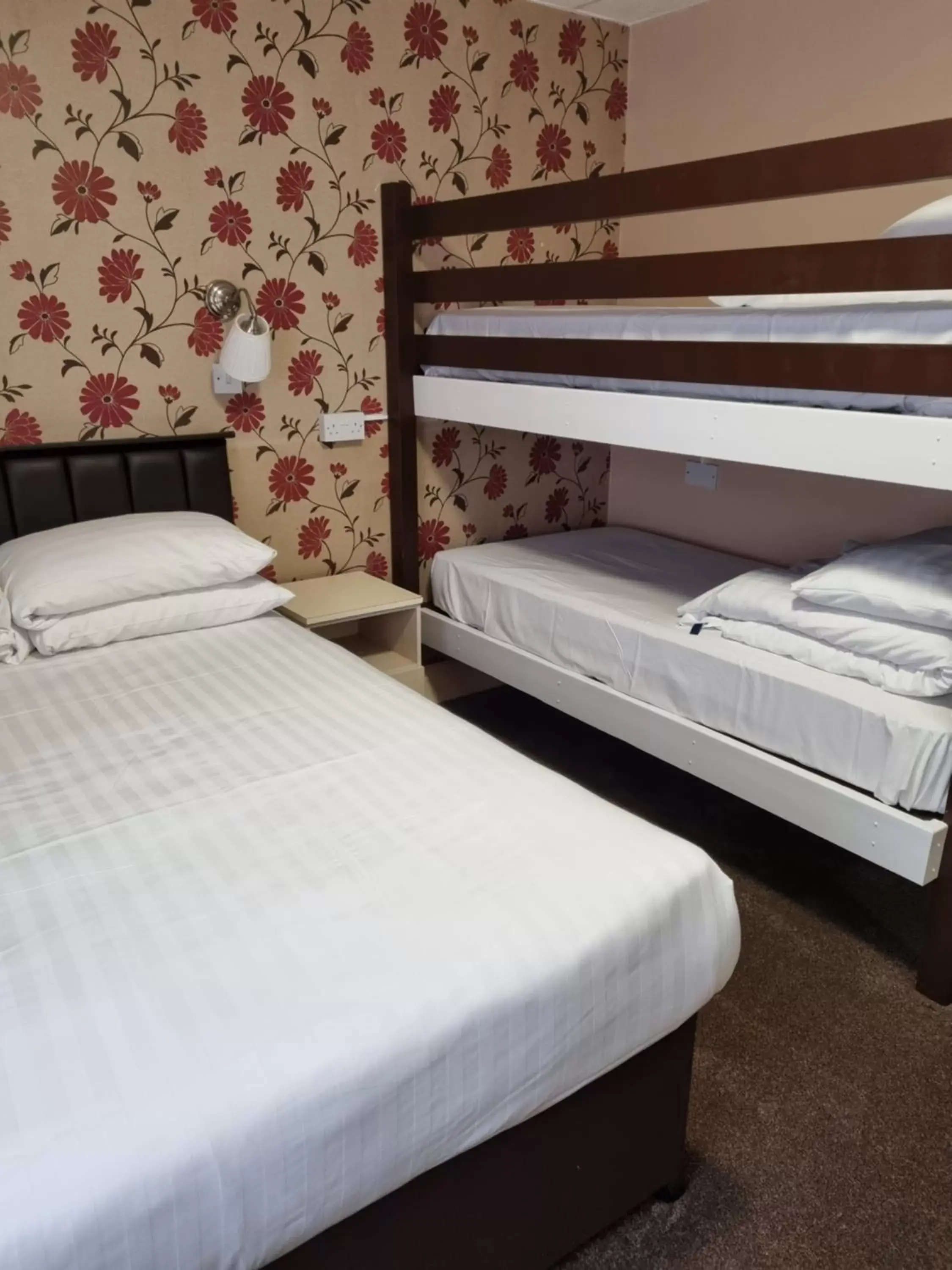 bunk bed, Bed in The Beechfield Hotel