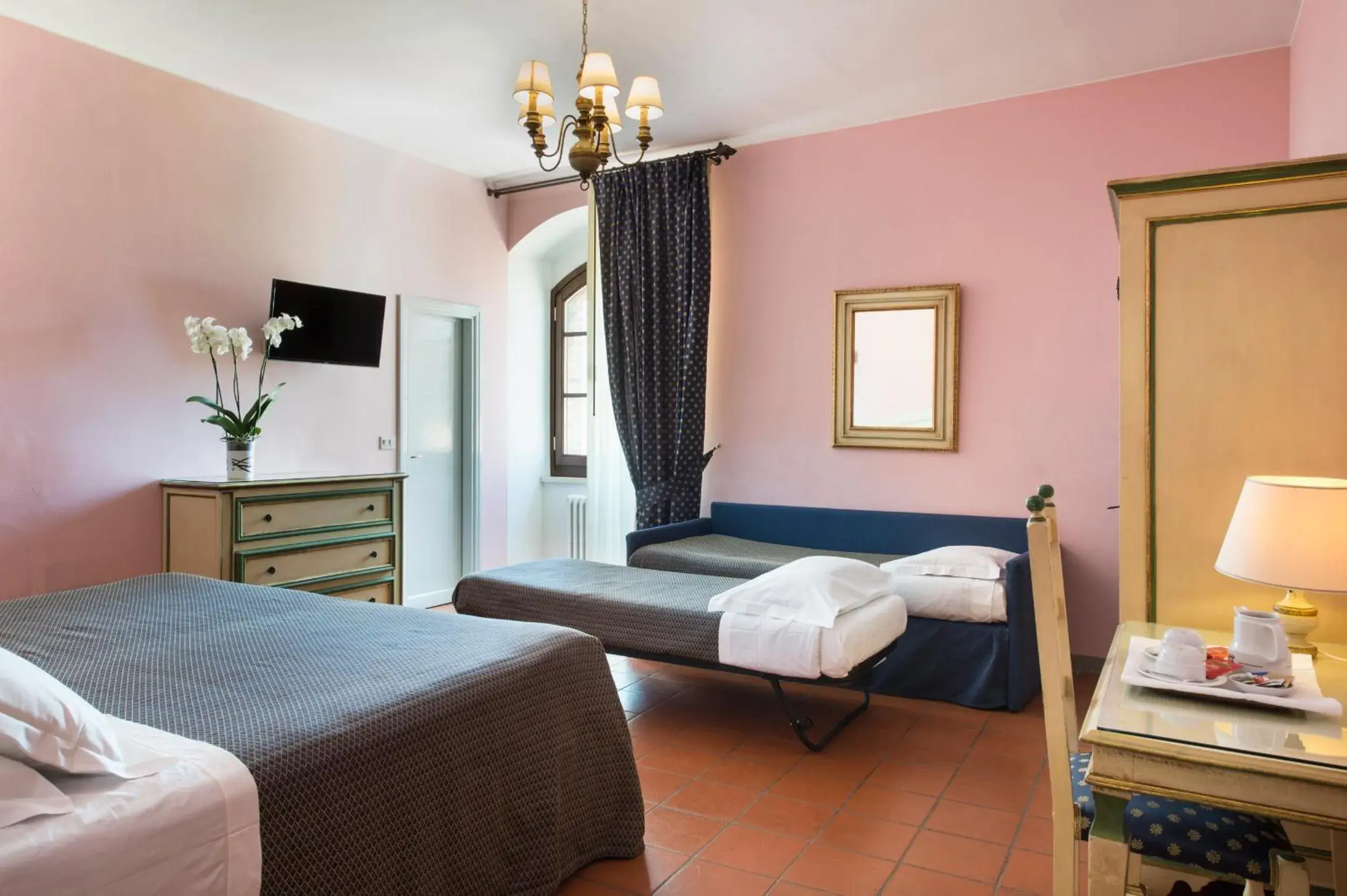 Photo of the whole room, Bed in Hotel La Cisterna