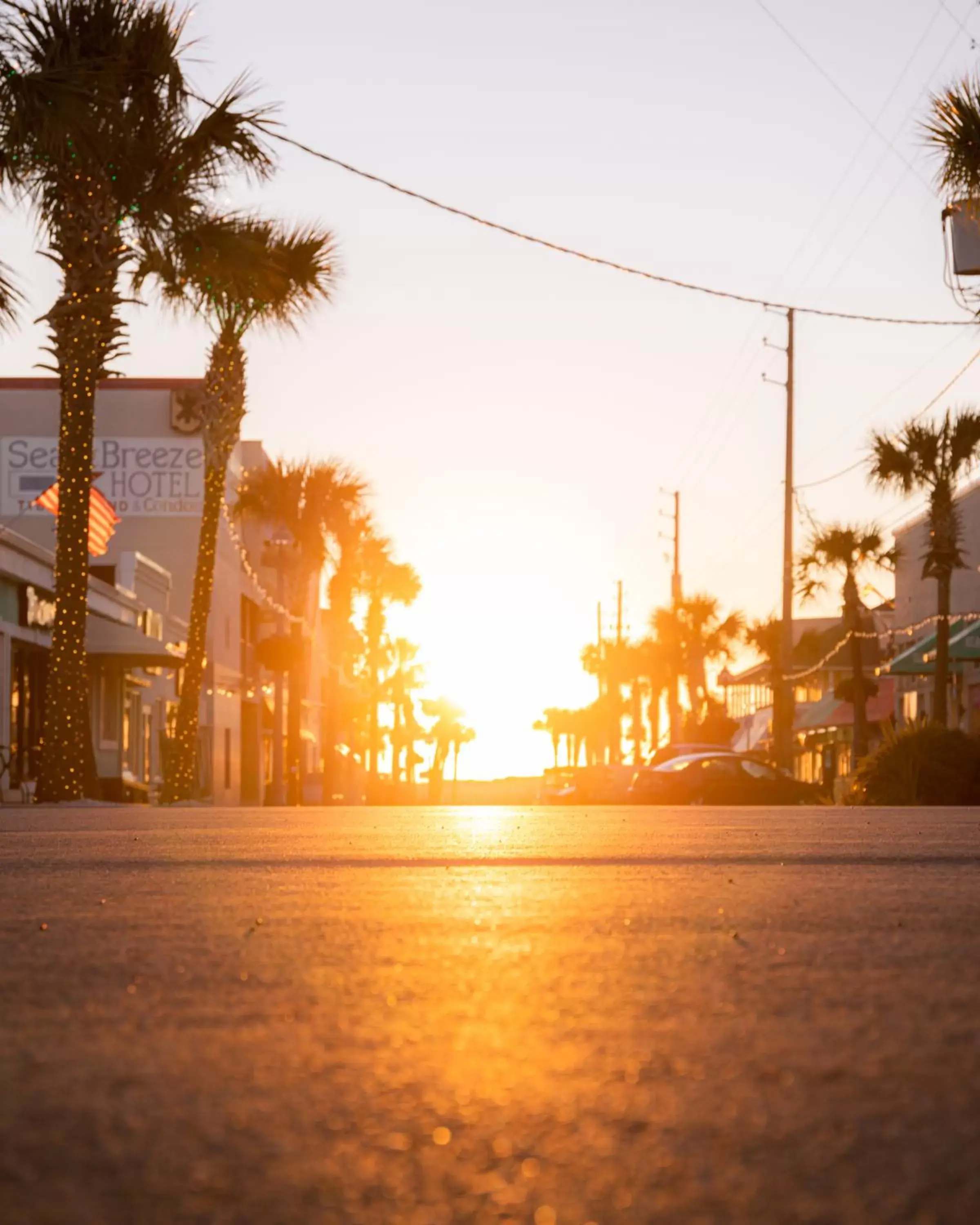 Neighbourhood, Sunrise/Sunset in Sea and Breeze Hotel and Condo