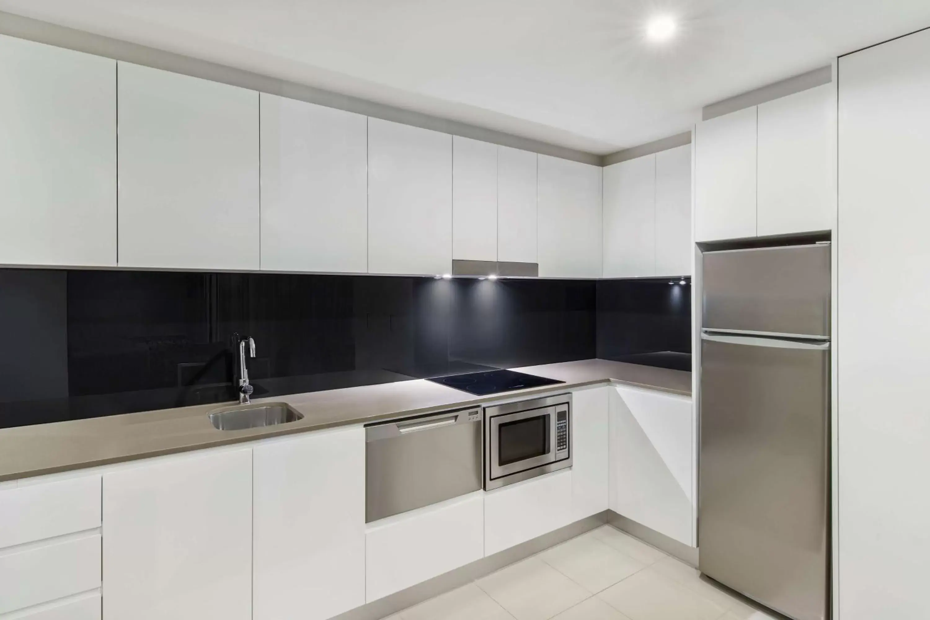 Bedroom, Kitchen/Kitchenette in Adina Serviced Apartments Canberra Dickson