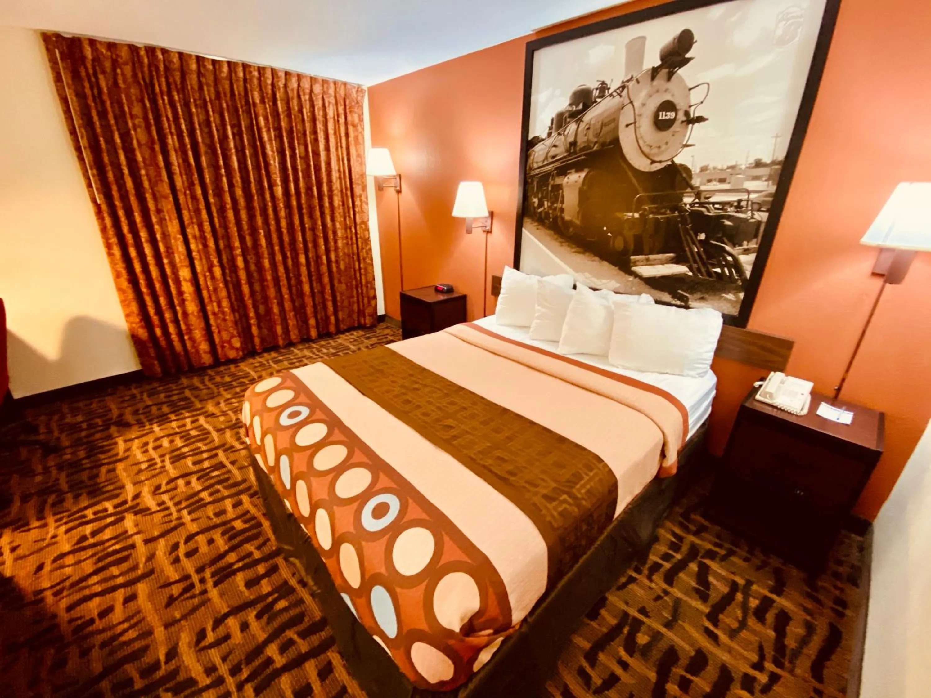 Bed in Super 8 by Wyndham Lawrence KU