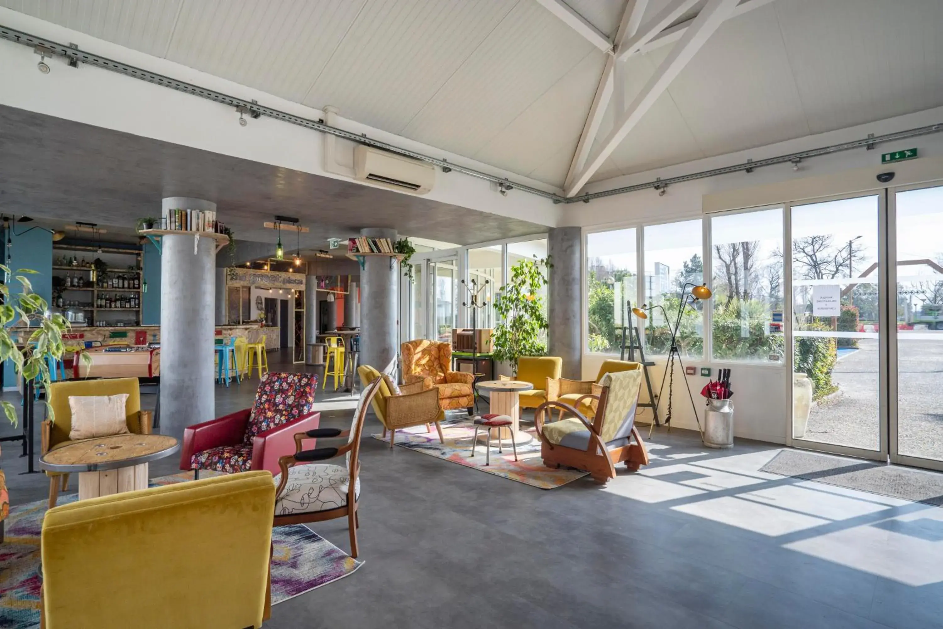 Property building in greet Hotel Bordeaux Aeroport Property building in greet Hotel Bordeaux Aeroport