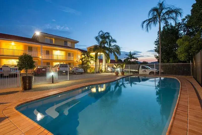 Swimming pool, Property Building in Harbour Sails Motor Inn