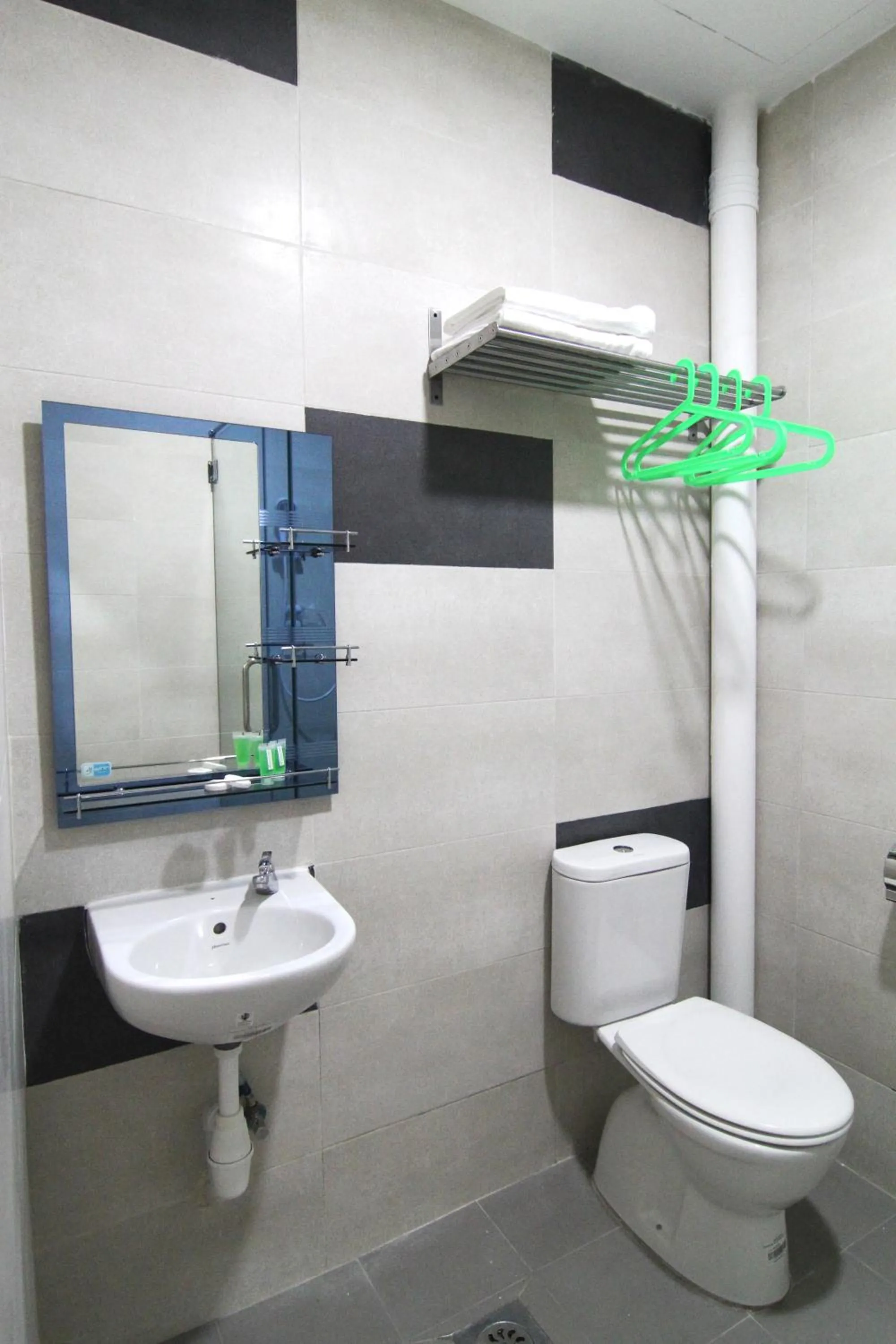 Shower in Apple Inn Hotel