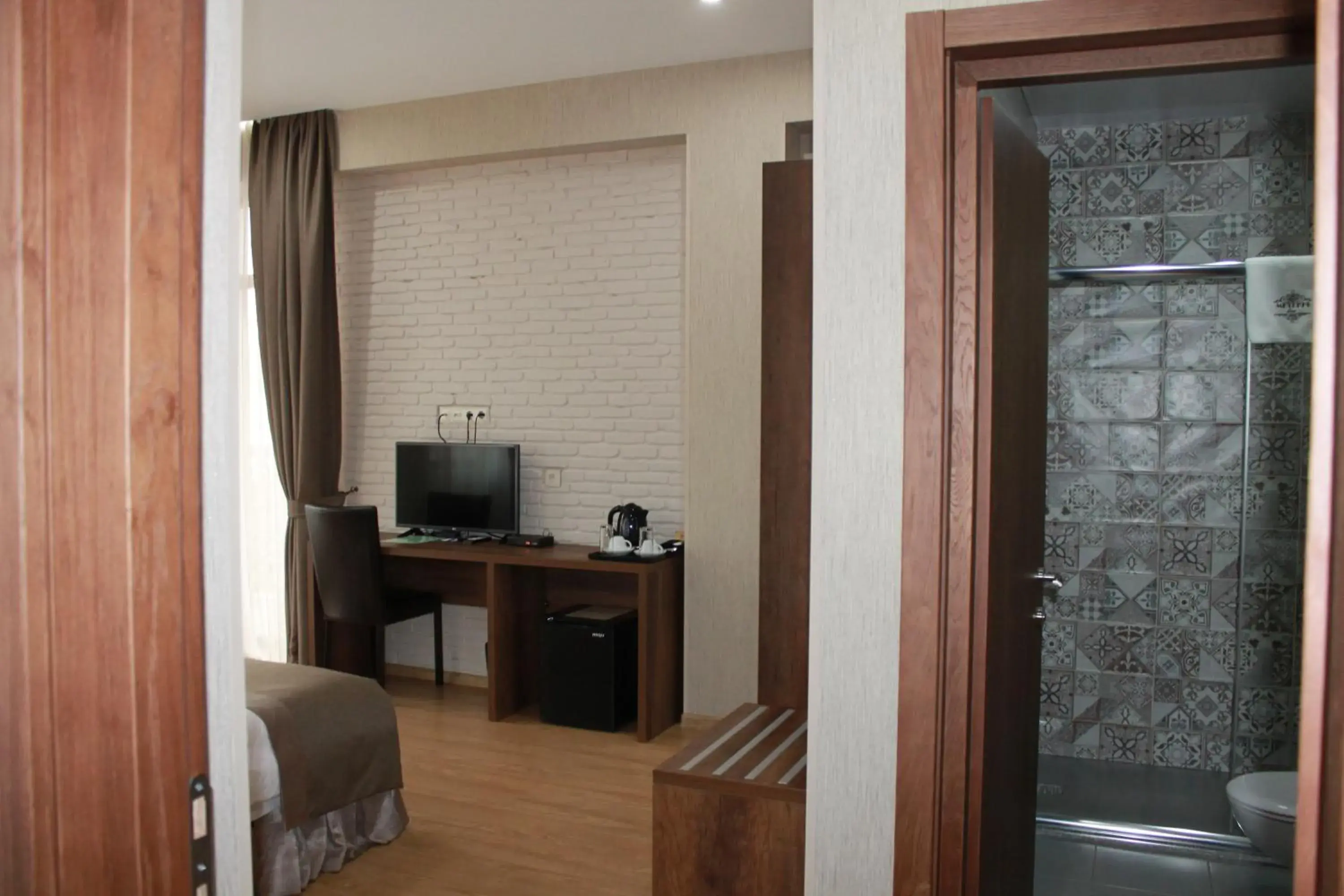 Bed, TV/Entertainment Center in Hotel Metekhi Line