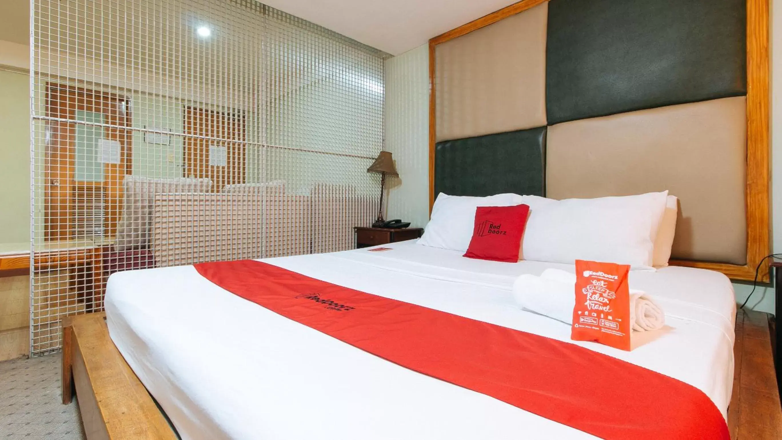 Bedroom in RedDoorz at Timog Avenue Quezon City - Vaccinated Staff