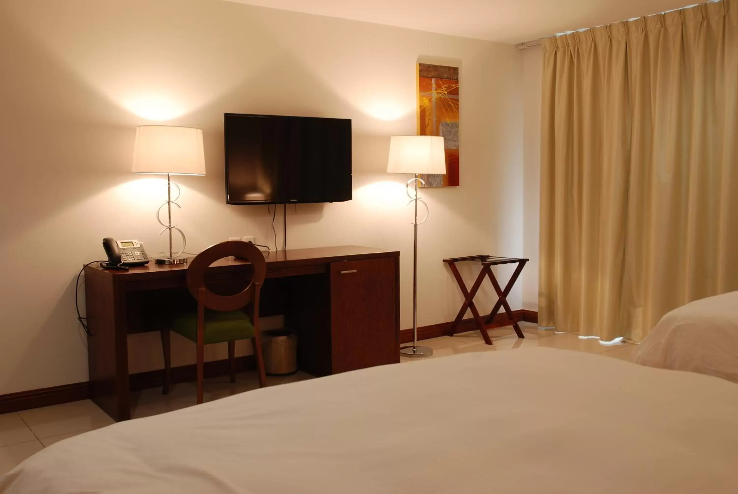 Bed, TV/Entertainment Center in Ramada by Wyndham Princess Paramaribo