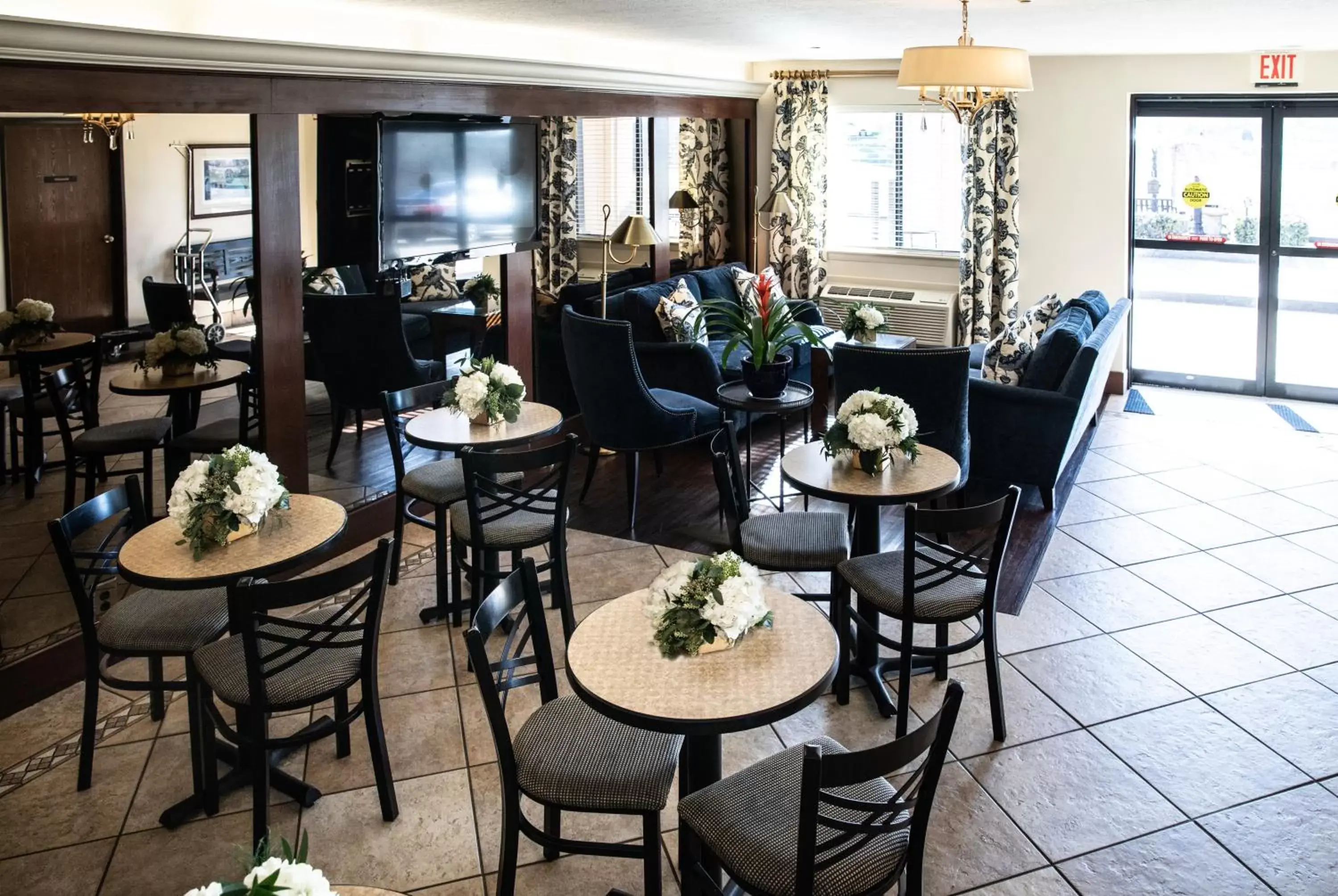 Lobby or reception, Restaurant/Places to Eat in Hatfield Inn