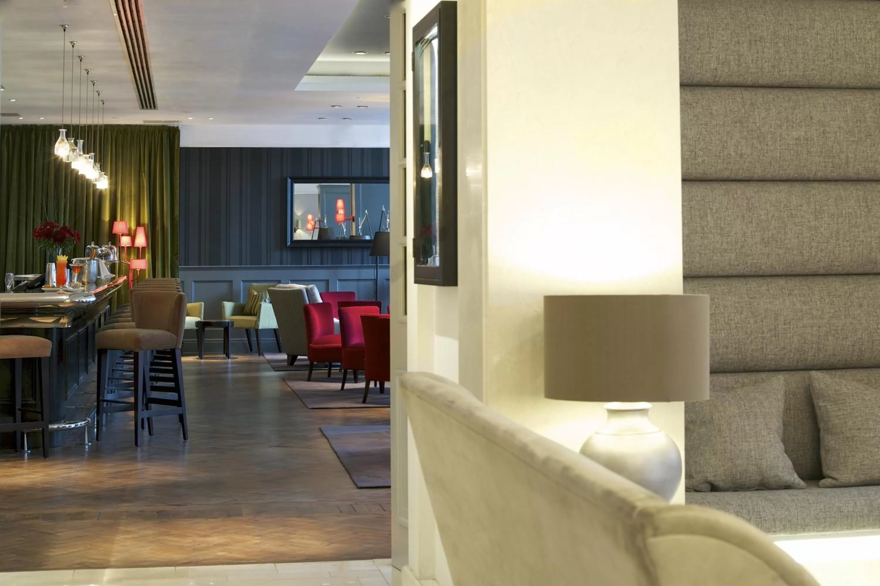 Lounge or bar in London Bridge Hotel