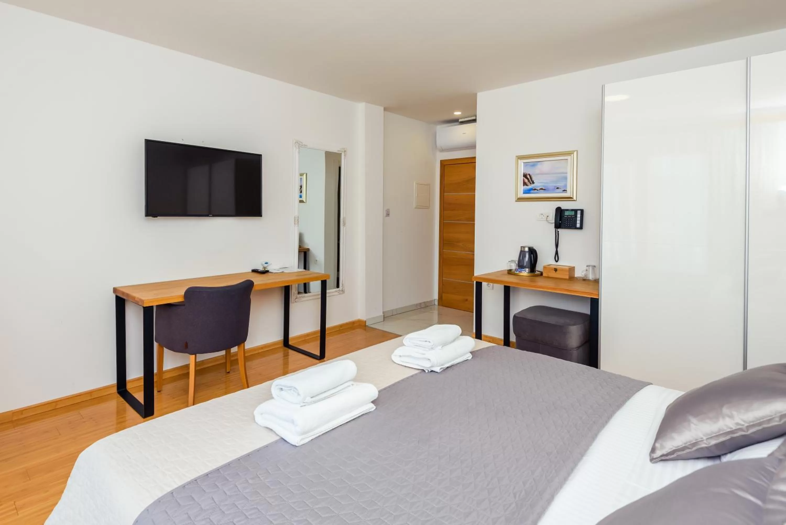 TV and multimedia, Bed in Boutique rooms Kican