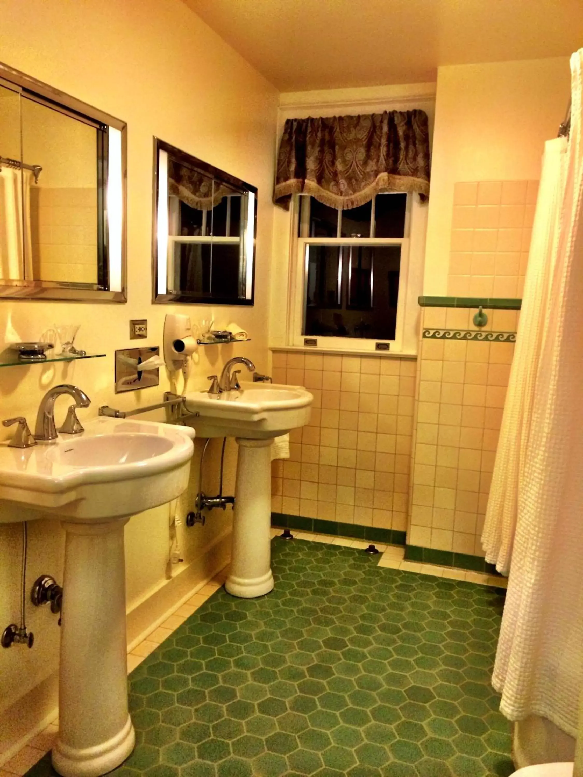 Bathroom in The Inn on Knowles Hill Bed & Breakfast Hotel