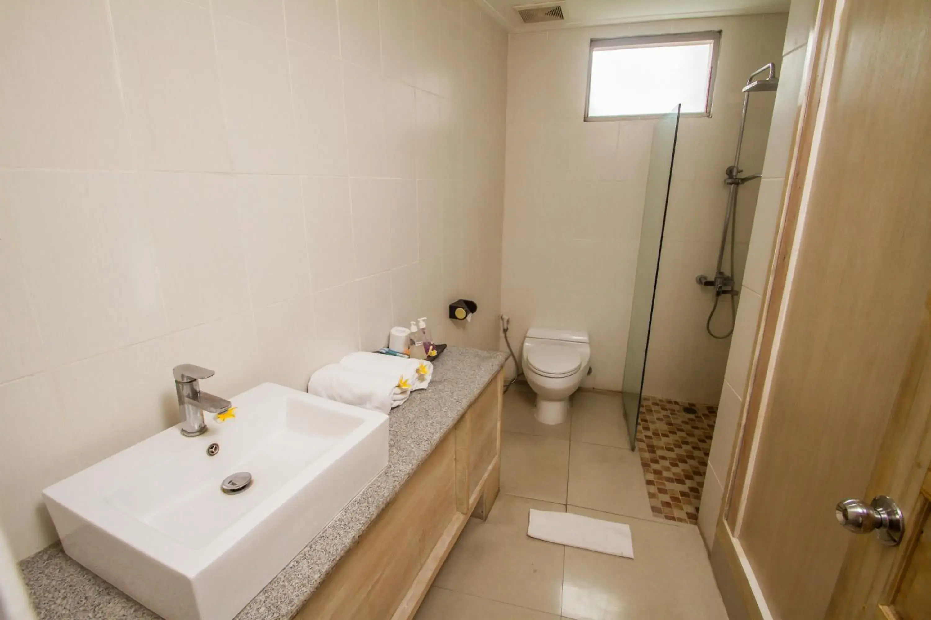 Shower, Bathroom in Abian Biu Mansion