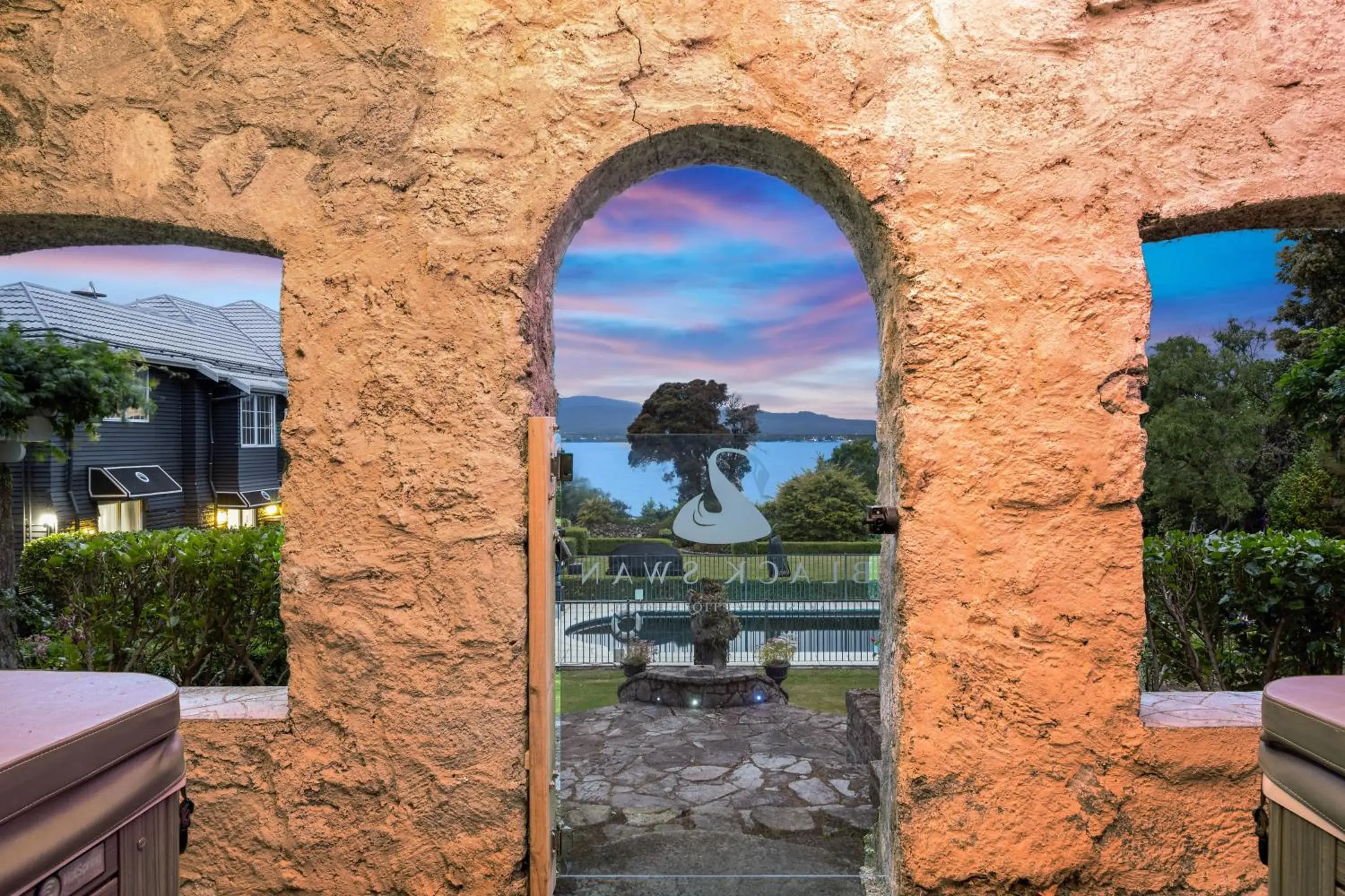 Pool view in Black Swan Lakeside Boutique Hotel Pool view in Black Swan Lakeside Boutique Hotel