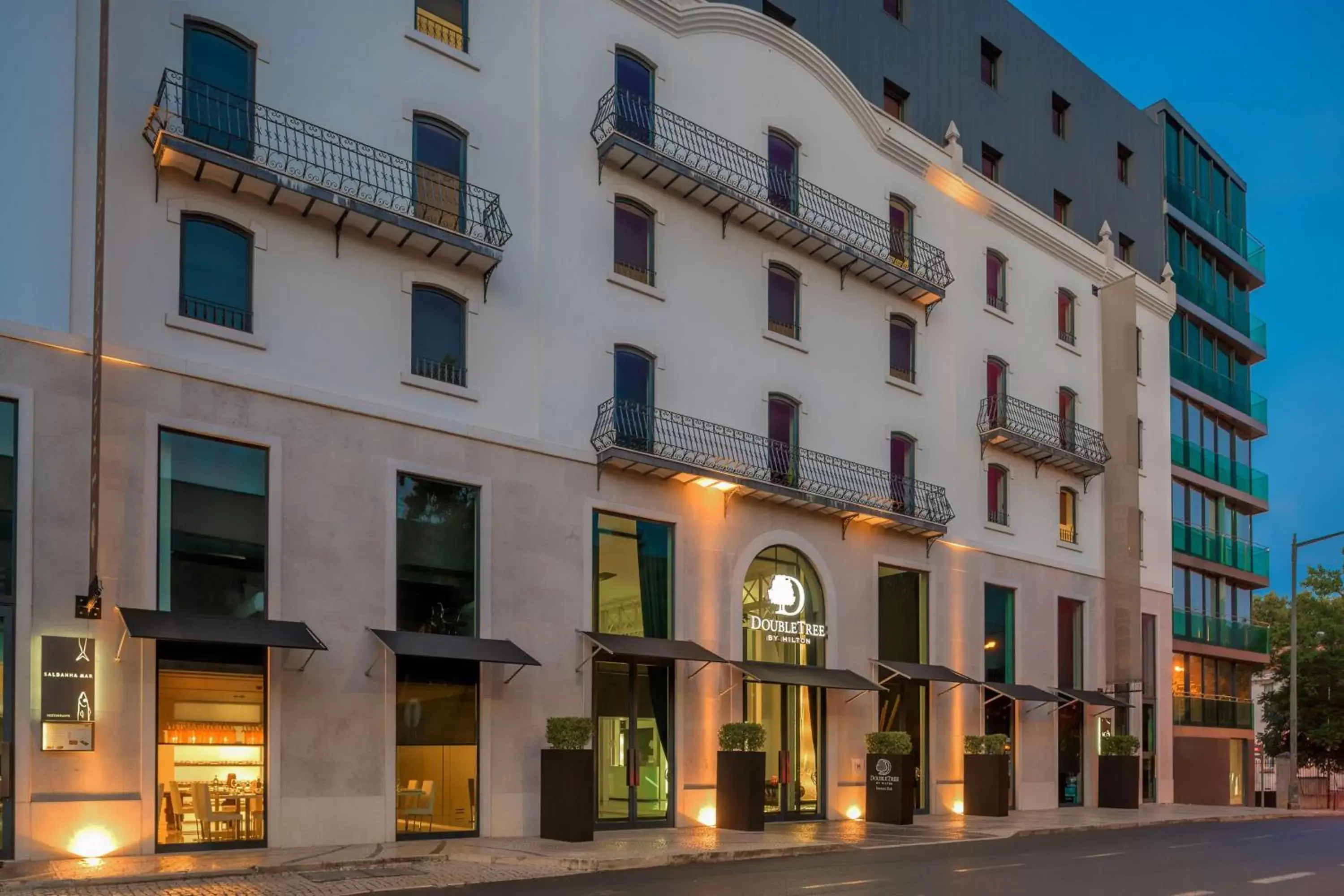 Property Building in DoubleTree by Hilton Lisbon Fontana Park