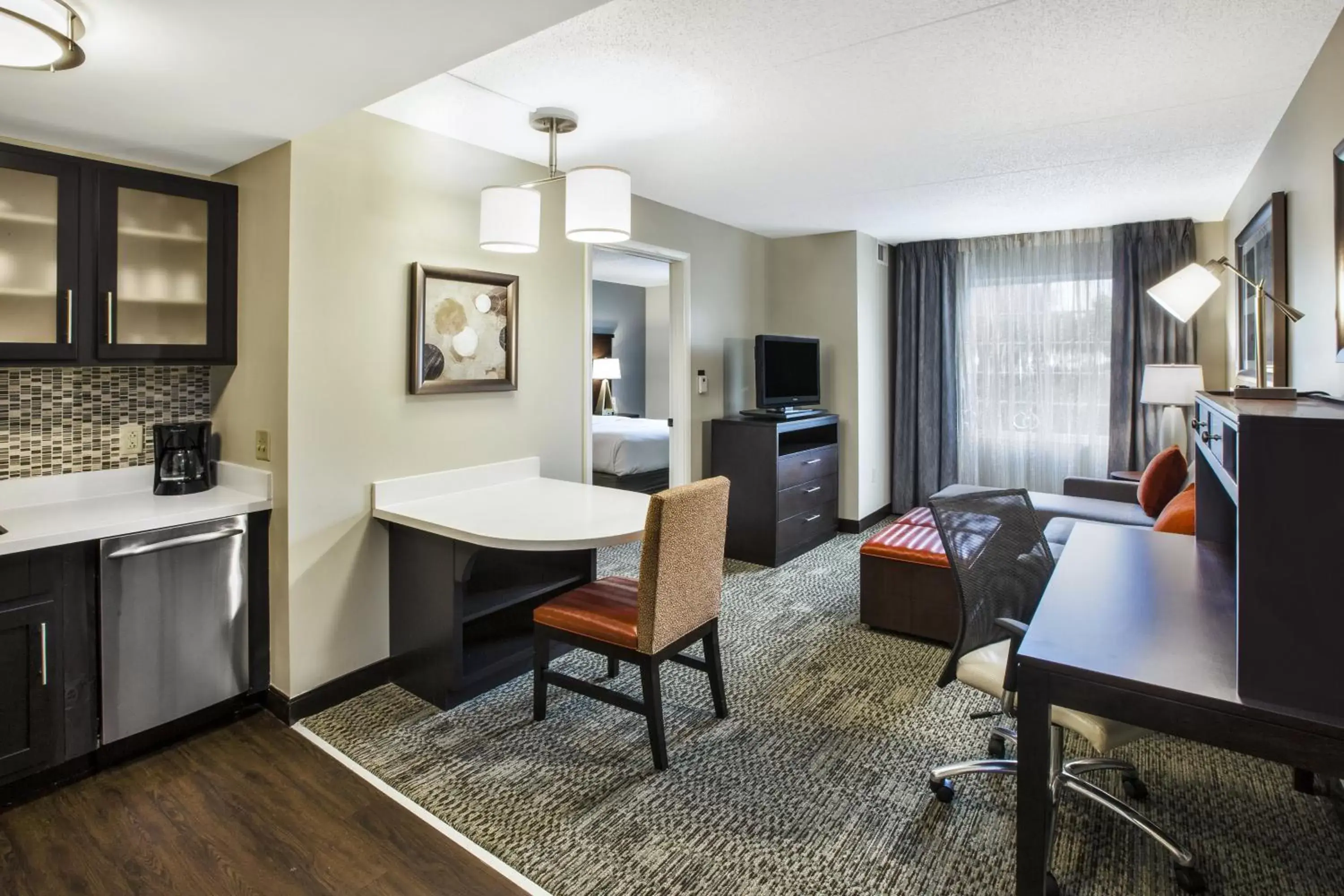 Photo of the whole room, Seating Area in Staybridge Suites Cleveland Mayfield Heights Beachwood, an IHG Hotel