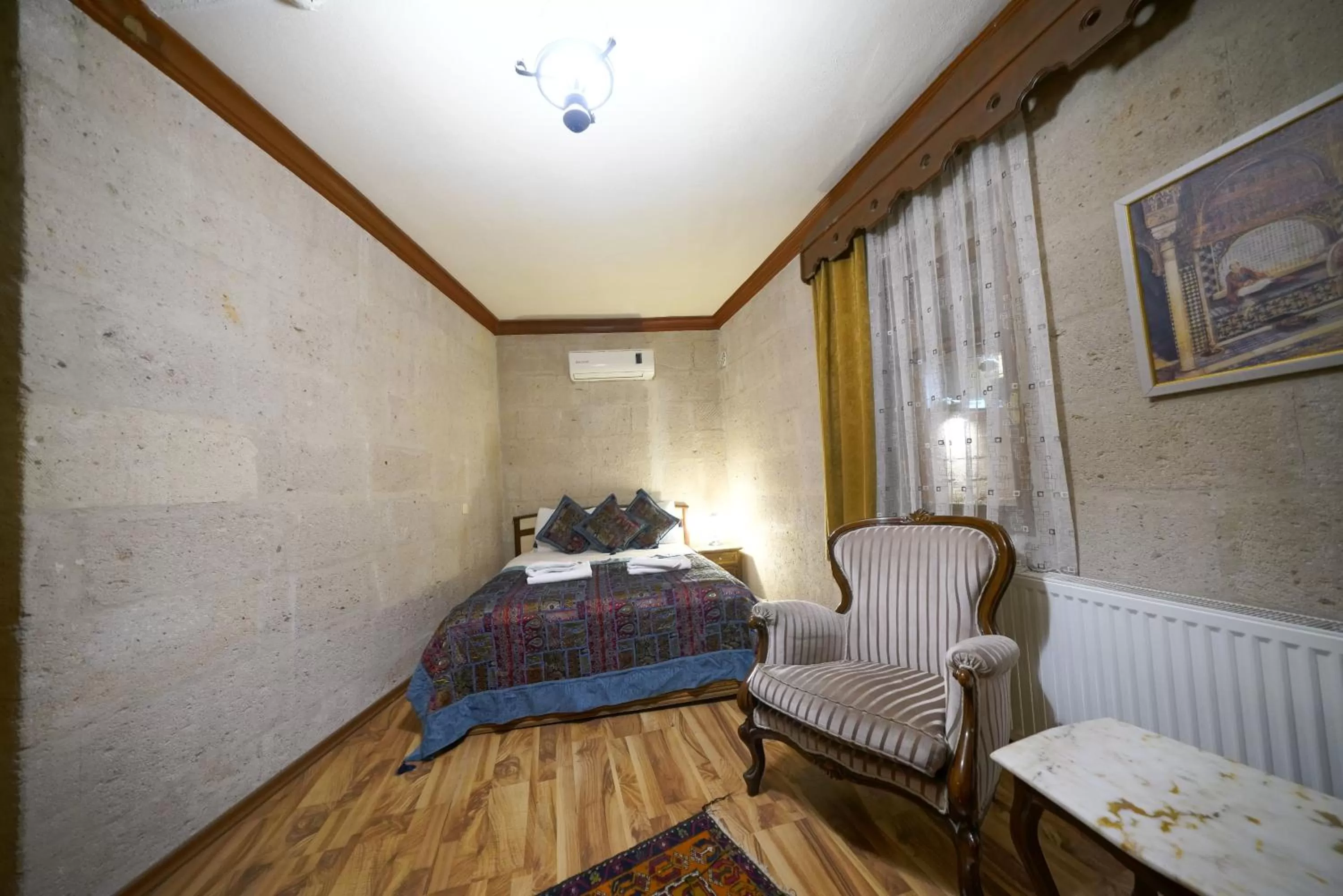 Photo of the whole room, Bed in Arch Palace