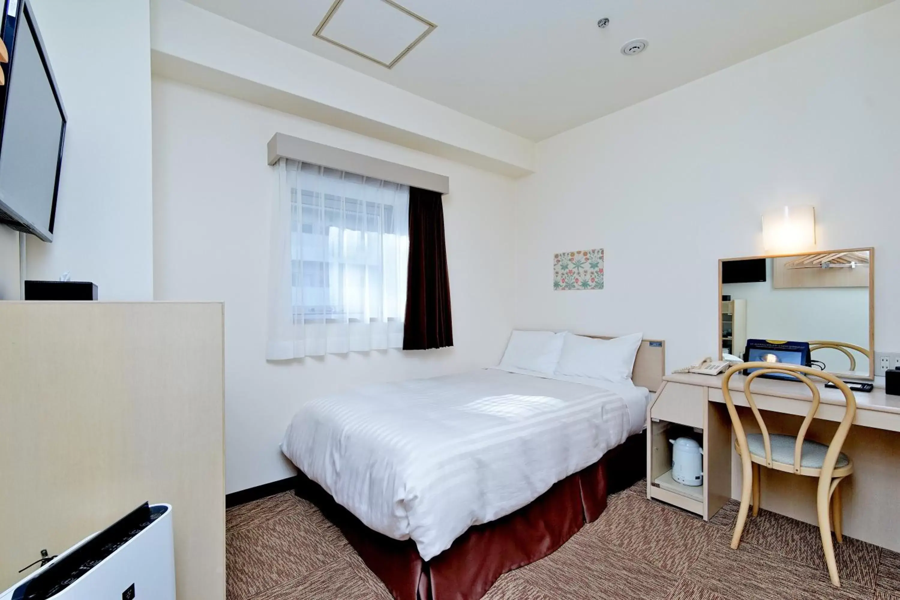 Photo of the whole room, Bed in Best Western Osaka Tsukamoto