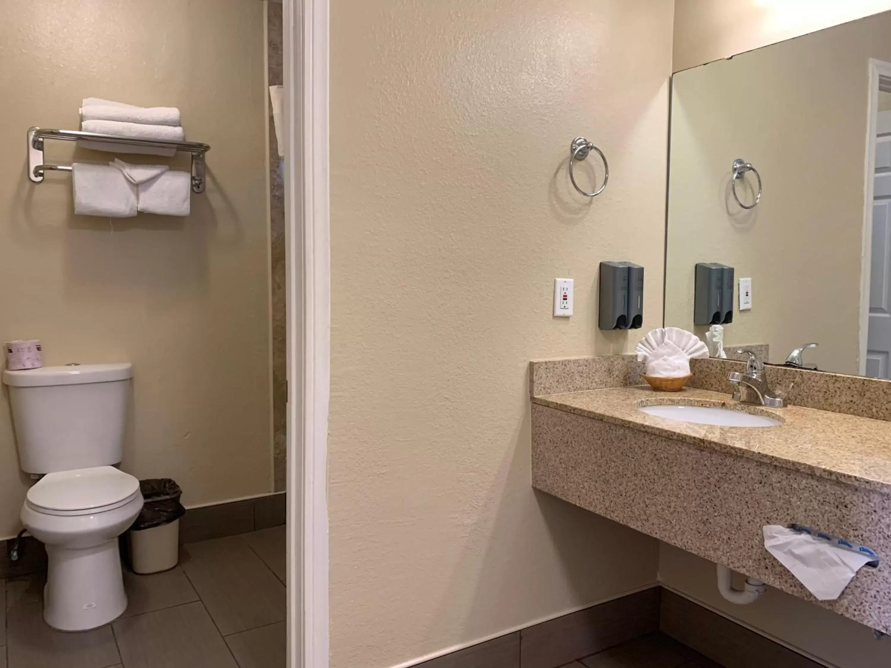 Bathroom in Fireside Inn Bathroom in Fireside Inn