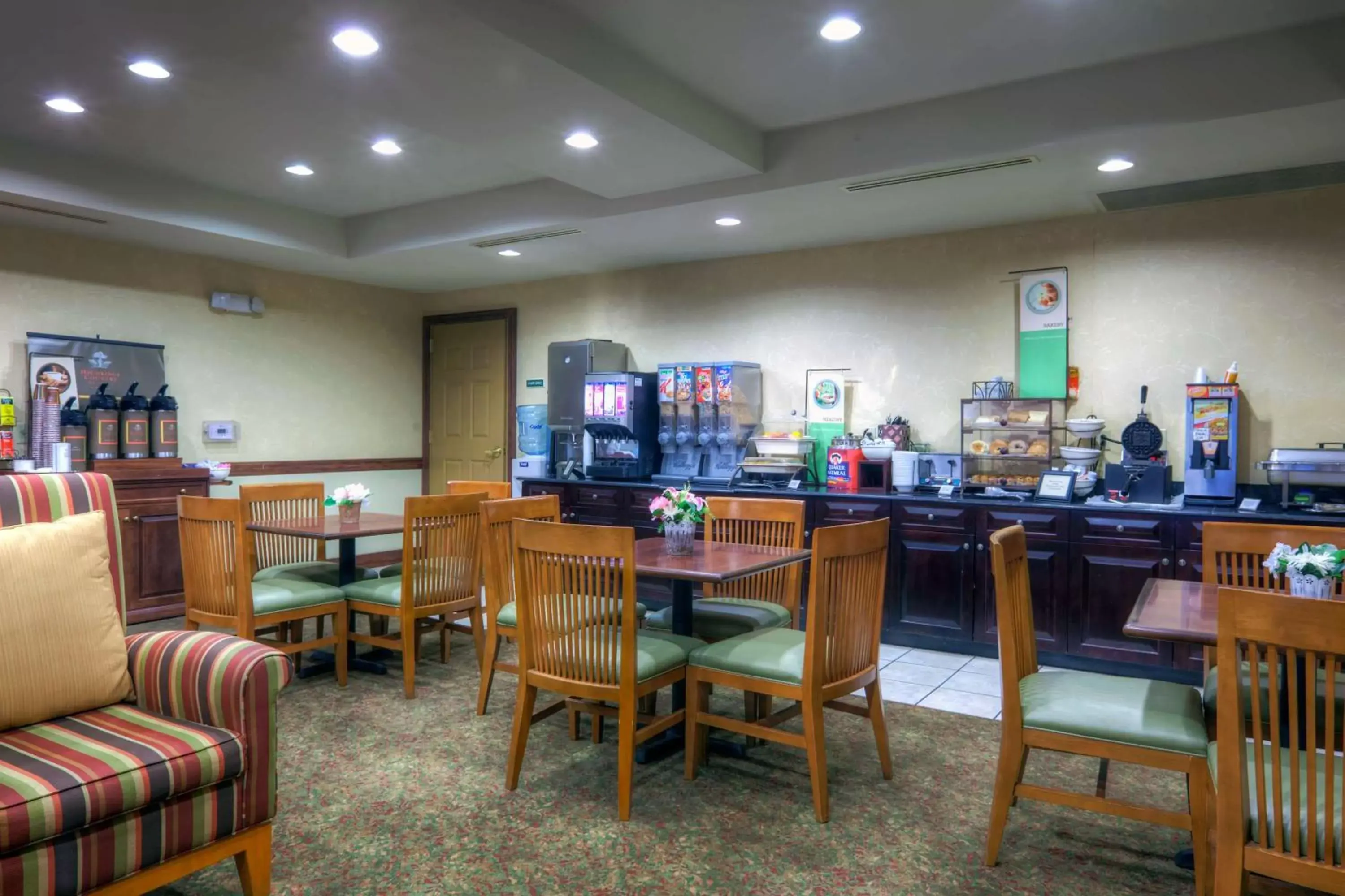 Restaurant/Places to Eat in Country Inn & Suites by Radisson, Petersburg, VA