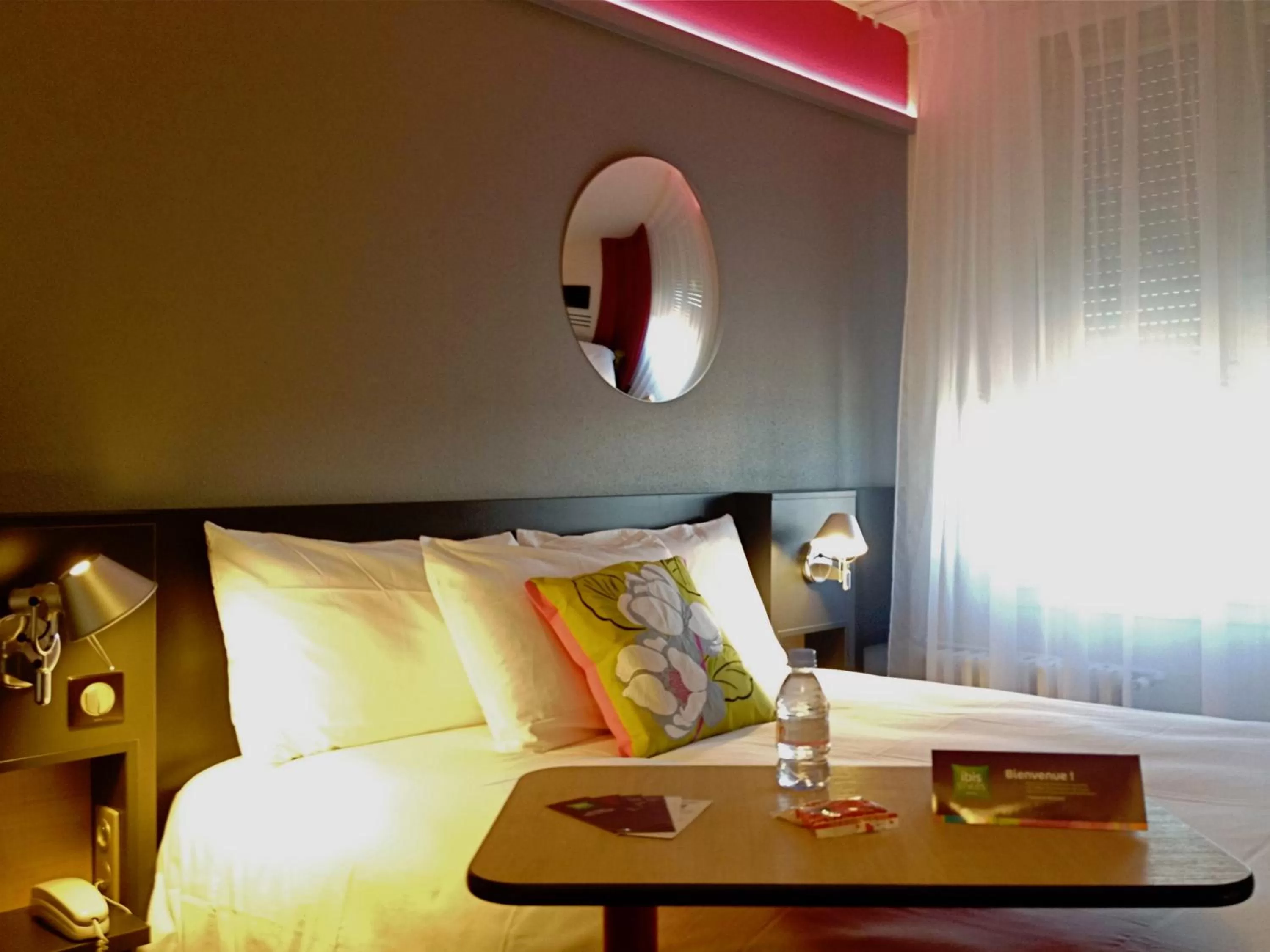 Photo of the whole room, Bed in ibis Styles Roanne Centre Gare