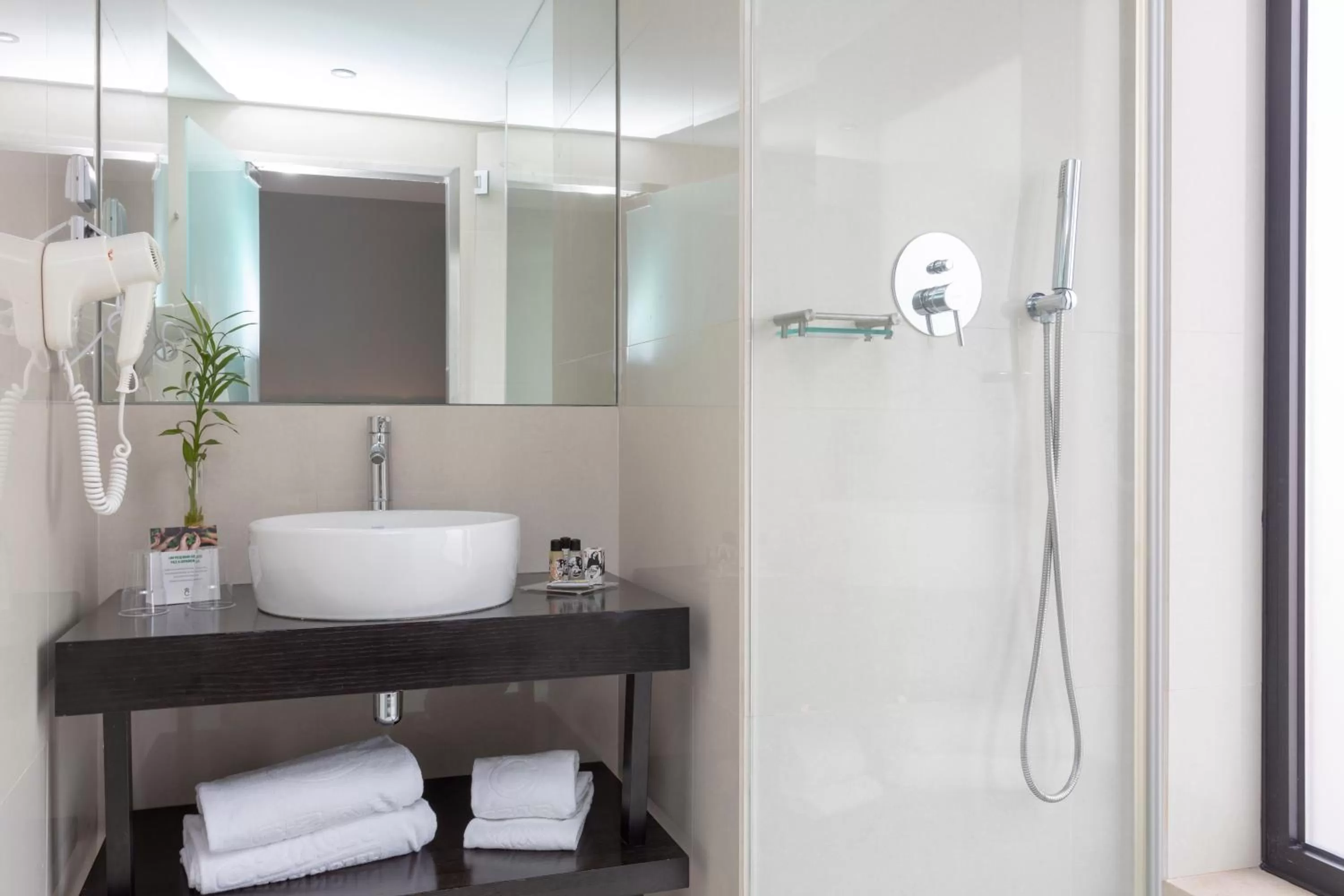 Bathroom in Czar Lisbon Hotel