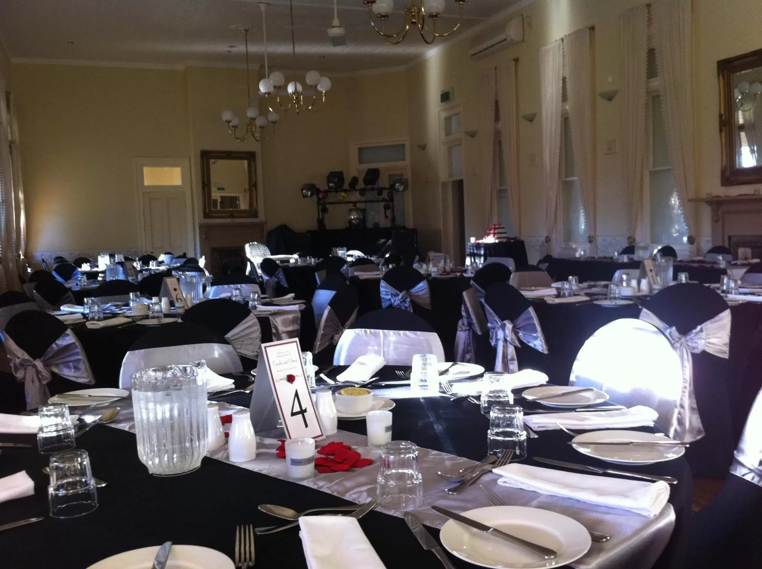 Banquet/Function facilities, Restaurant/Places to Eat in Hermitage Hill Country Retreat