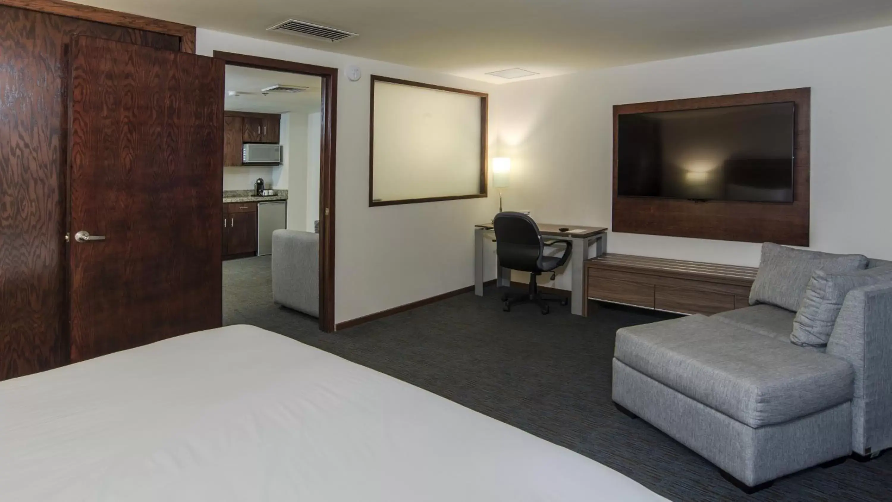 Photo of the whole room, TV/Entertainment Center in Holiday Inn Express Culiacan, an IHG Hotel