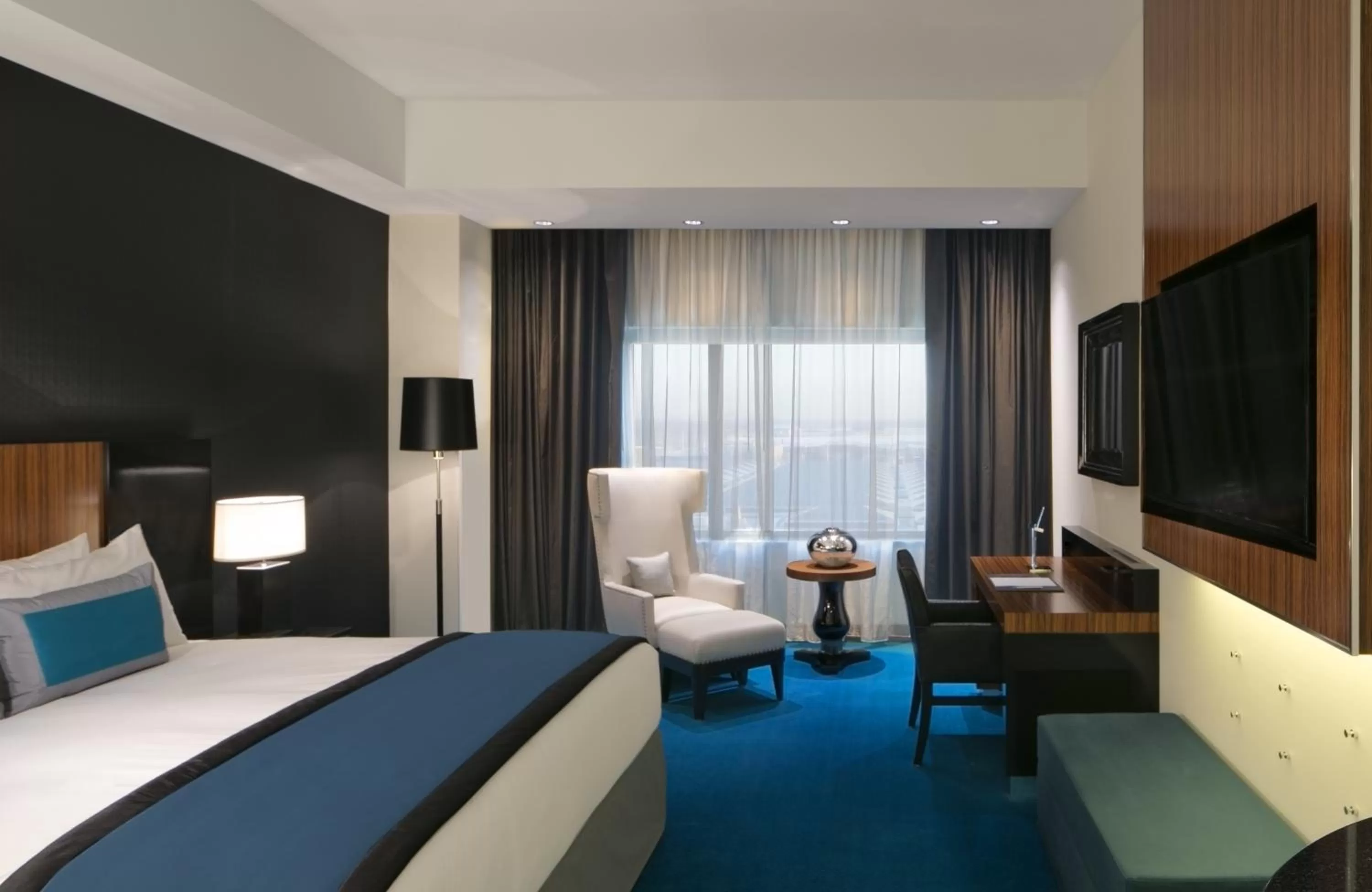 Photo of the whole room, Bed in Radisson Blu Mall of America