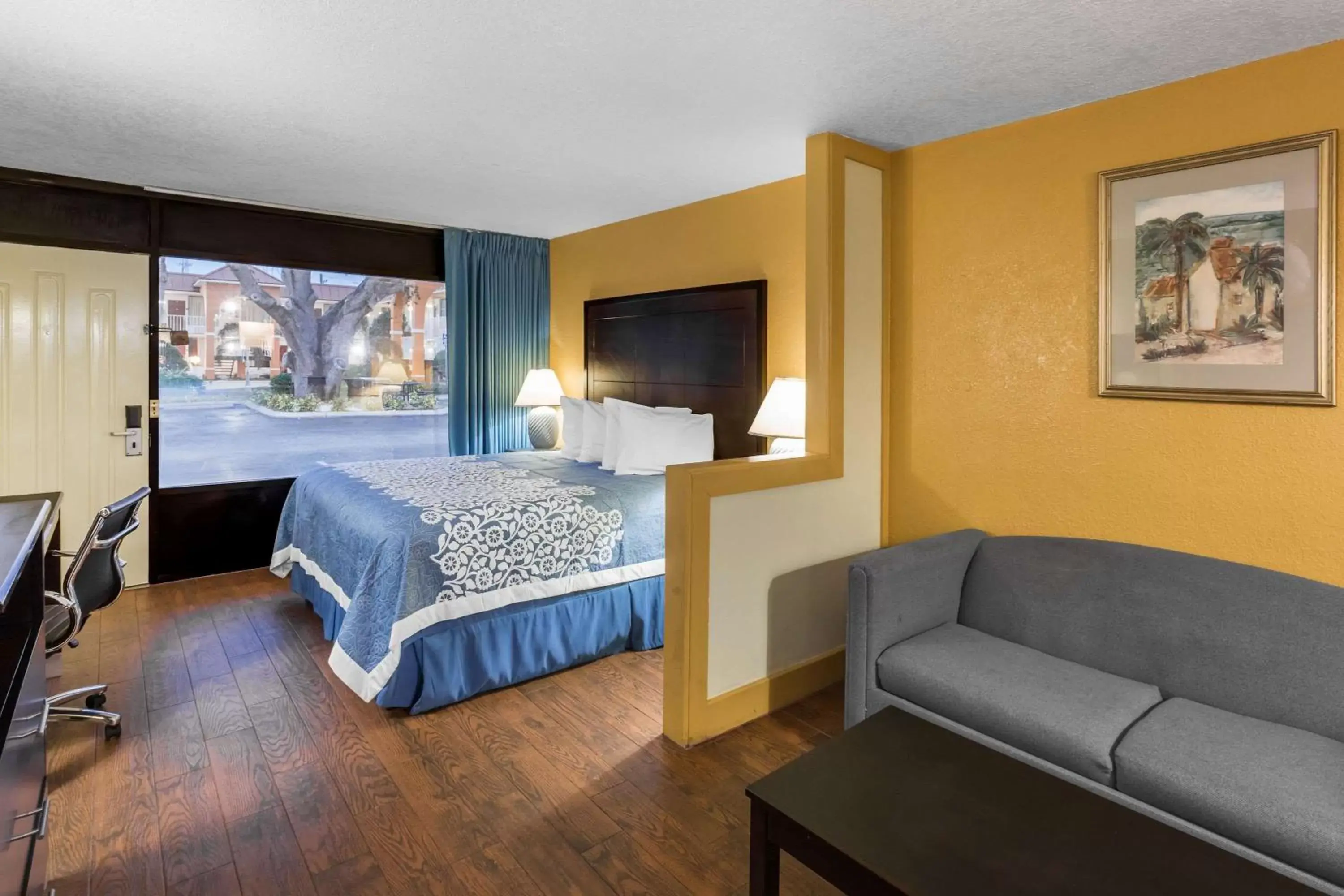 Photo of the whole room, Seating Area in Days Inn & Suites by Wyndham Port Richey