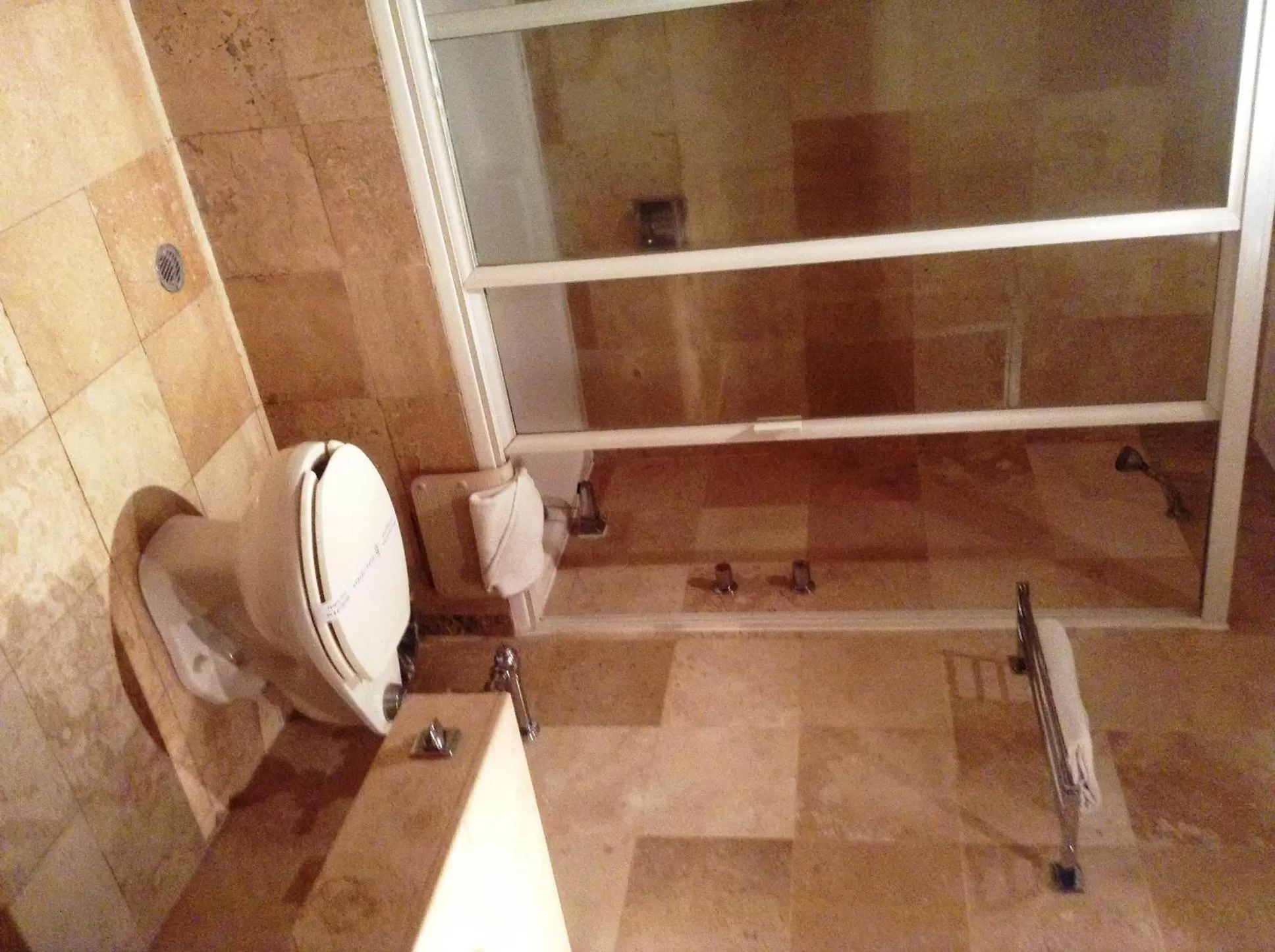 Bathroom in Hotel Sevilla