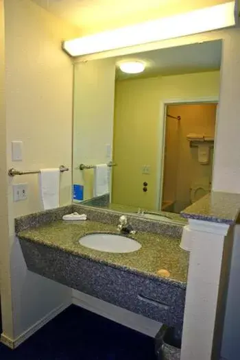 Bathroom in Motel 6 Portland Mall - 205